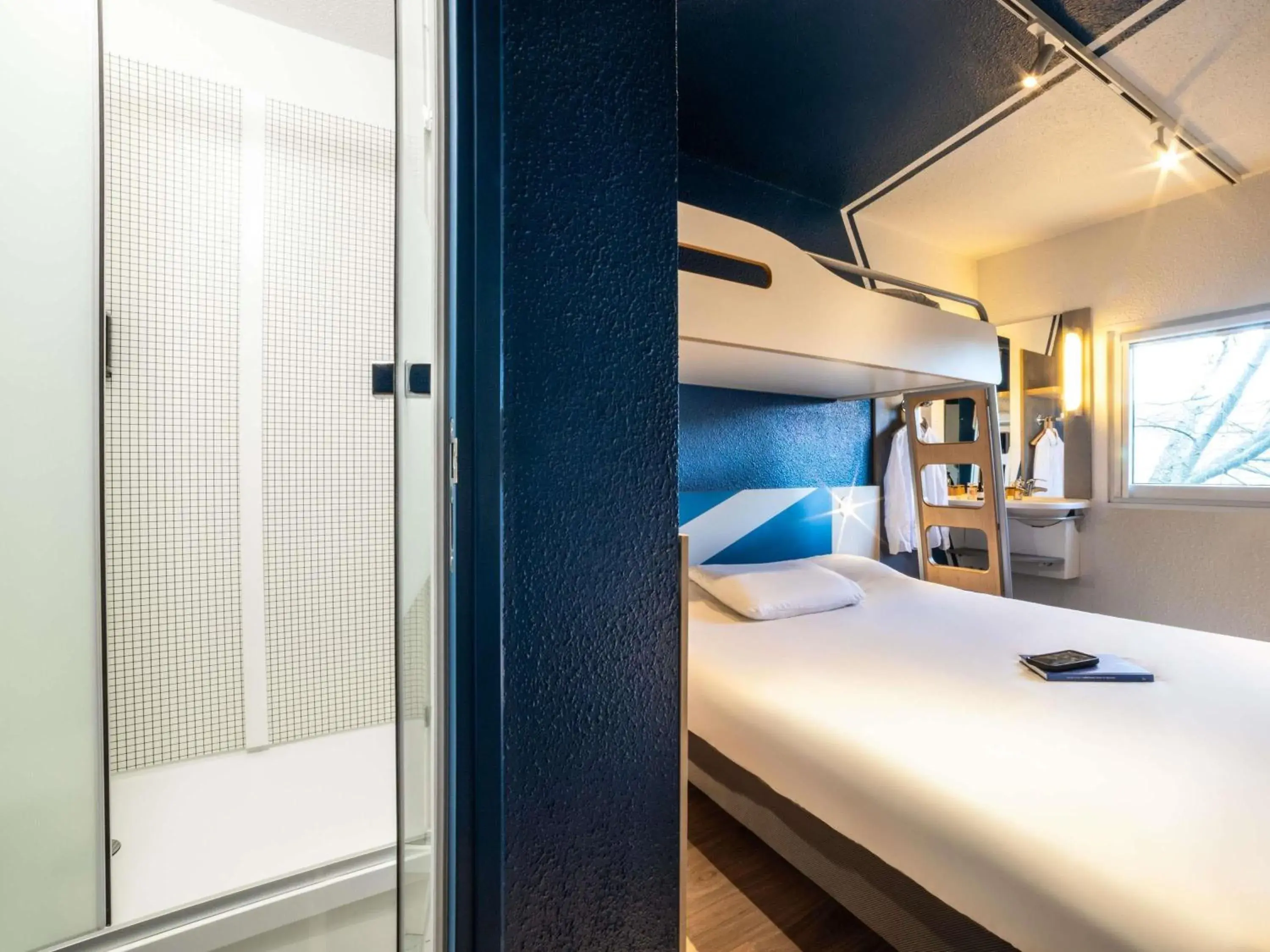 Bedroom, Bed in ibis budget Sucy en Brie Bedroom, Bed in ibis budget Sucy en Brie