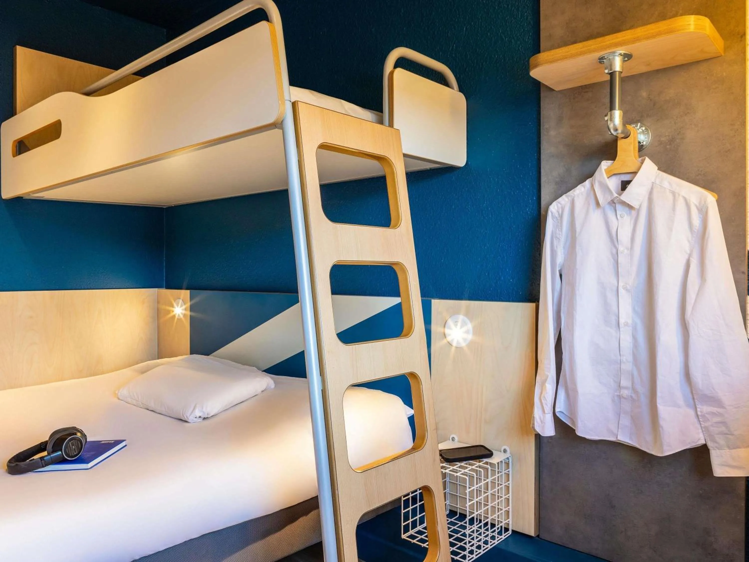 Bedroom, Bed in ibis budget Sucy en Brie