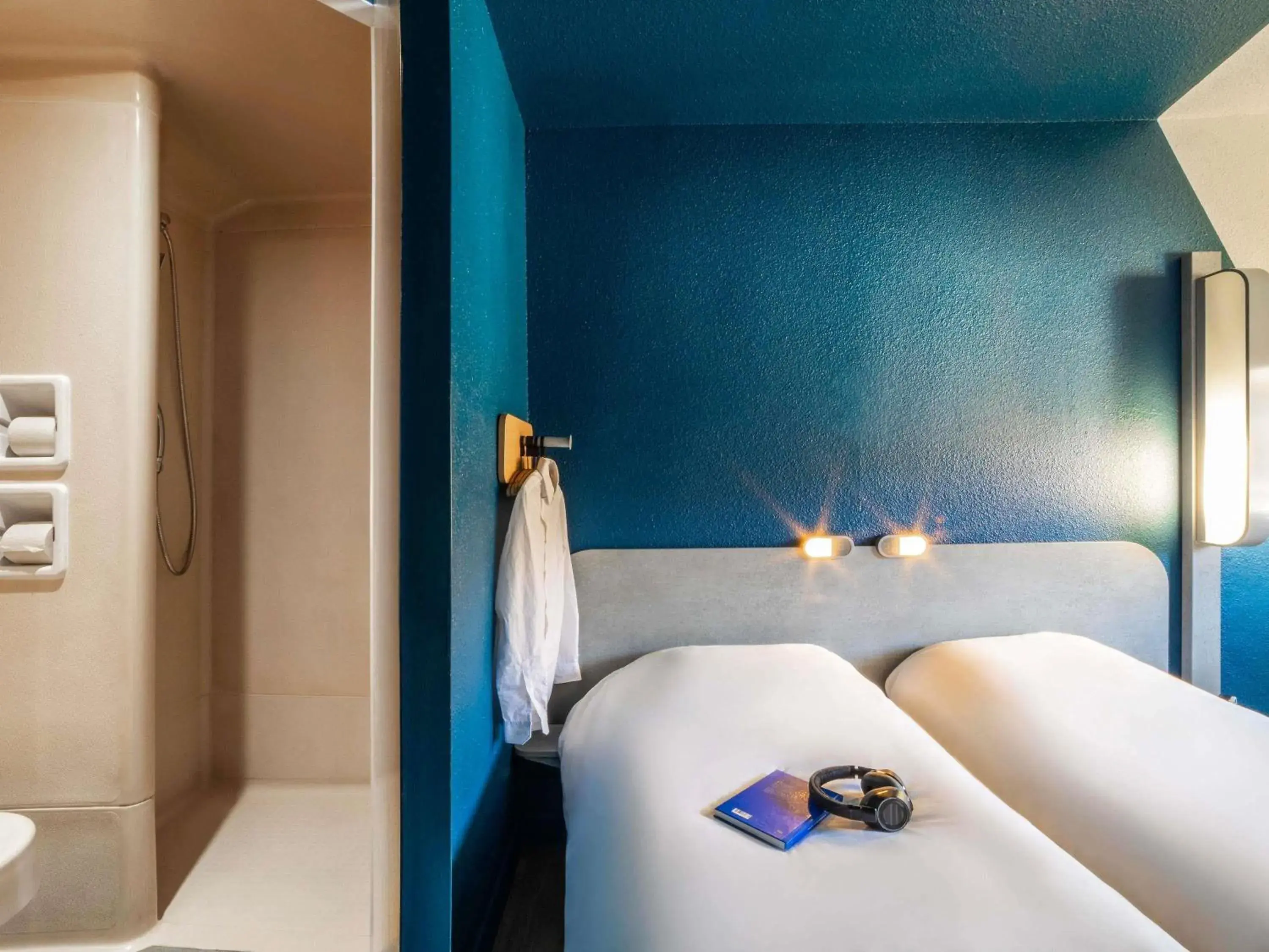 Bedroom, Bed in ibis budget Sucy en Brie Bedroom, Bed in ibis budget Sucy en Brie