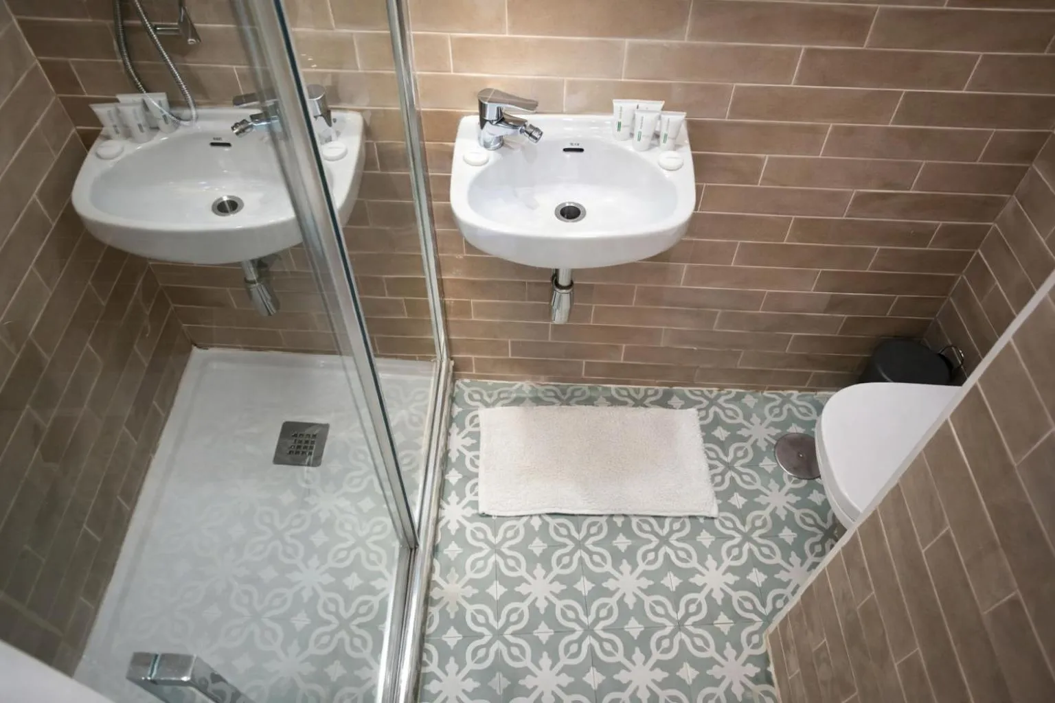 Shower in La Latina I - Descubre Madrid desde un Espacio con Estilo