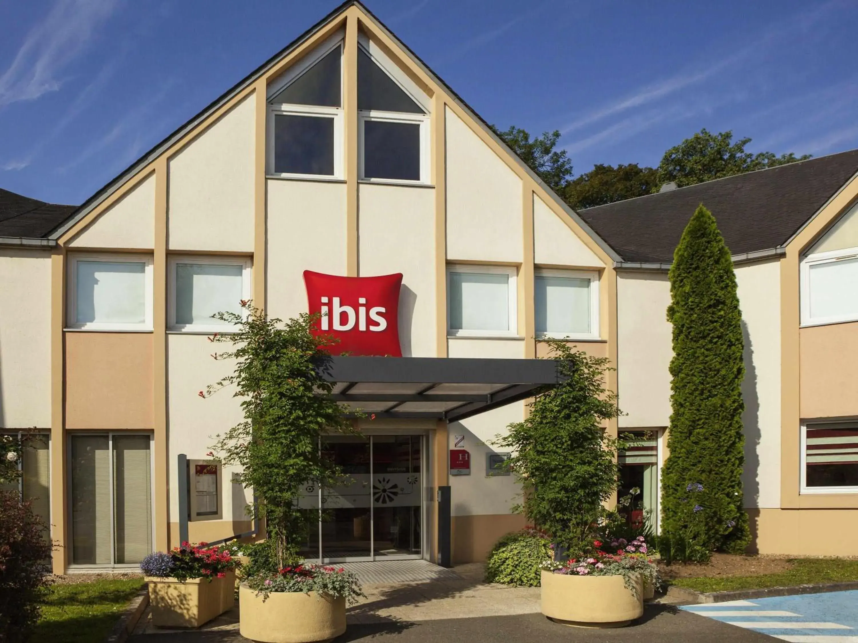 Property building in ibis Velizy Jouy-En-Josas Property building in ibis Velizy Jouy-En-Josas