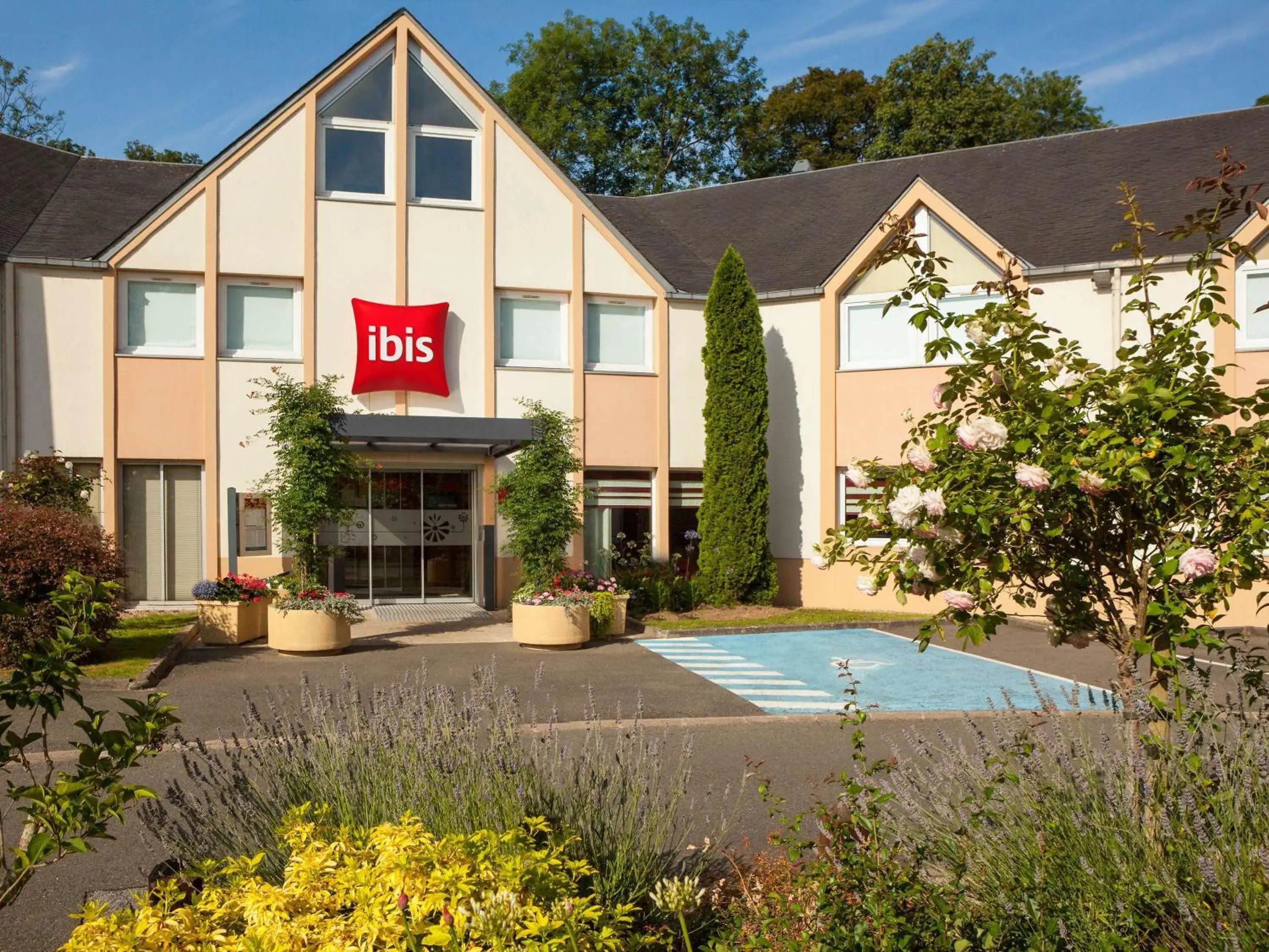 Property building in ibis Velizy Jouy-En-Josas Property building in ibis Velizy Jouy-En-Josas