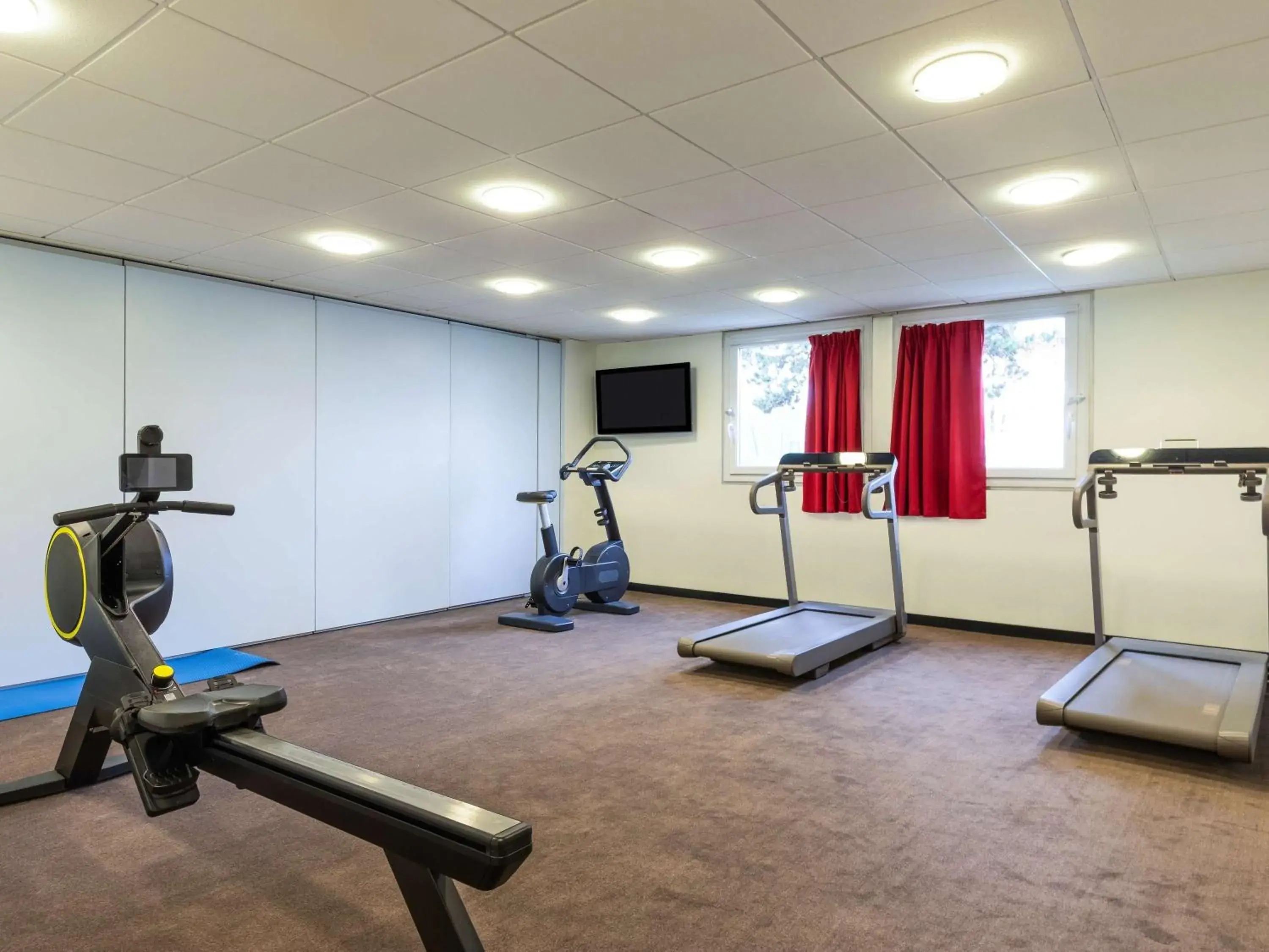 Fitness centre/facilities in ibis Velizy Jouy-En-Josas Fitness centre/facilities in ibis Velizy Jouy-En-Josas