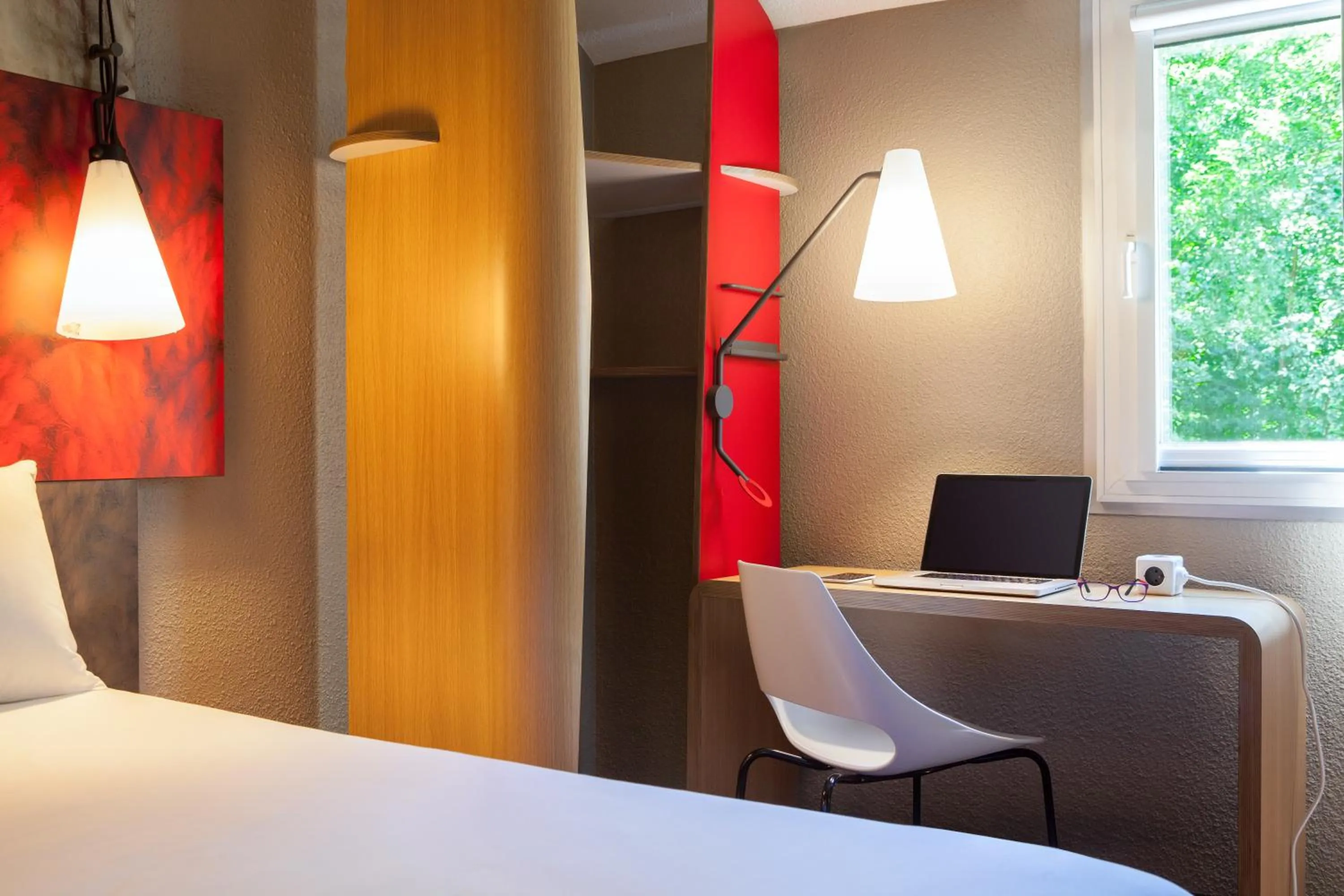 Bedroom, Bed in ibis Velizy Jouy-En-Josas