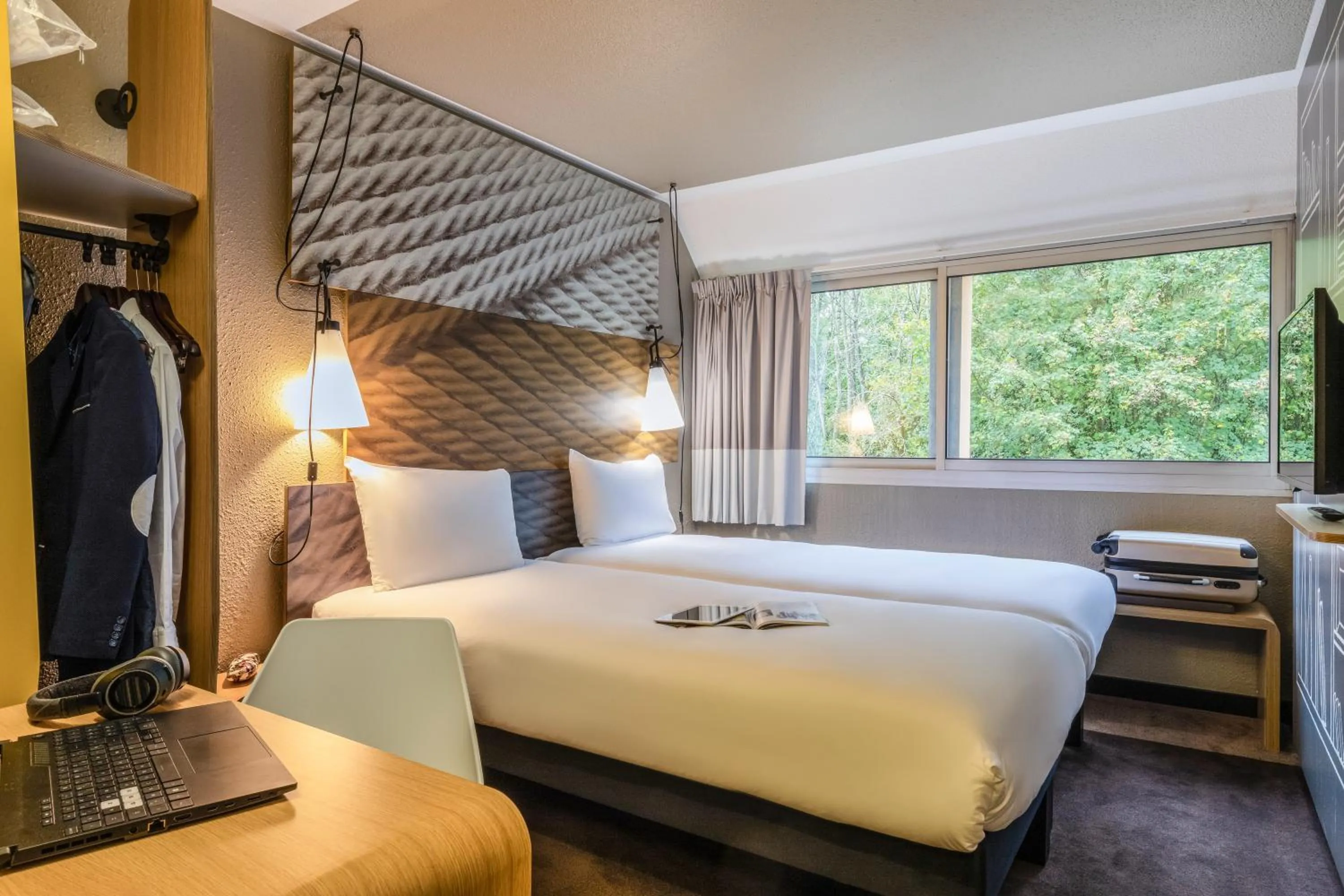 Bed in ibis Velizy Jouy-En-Josas