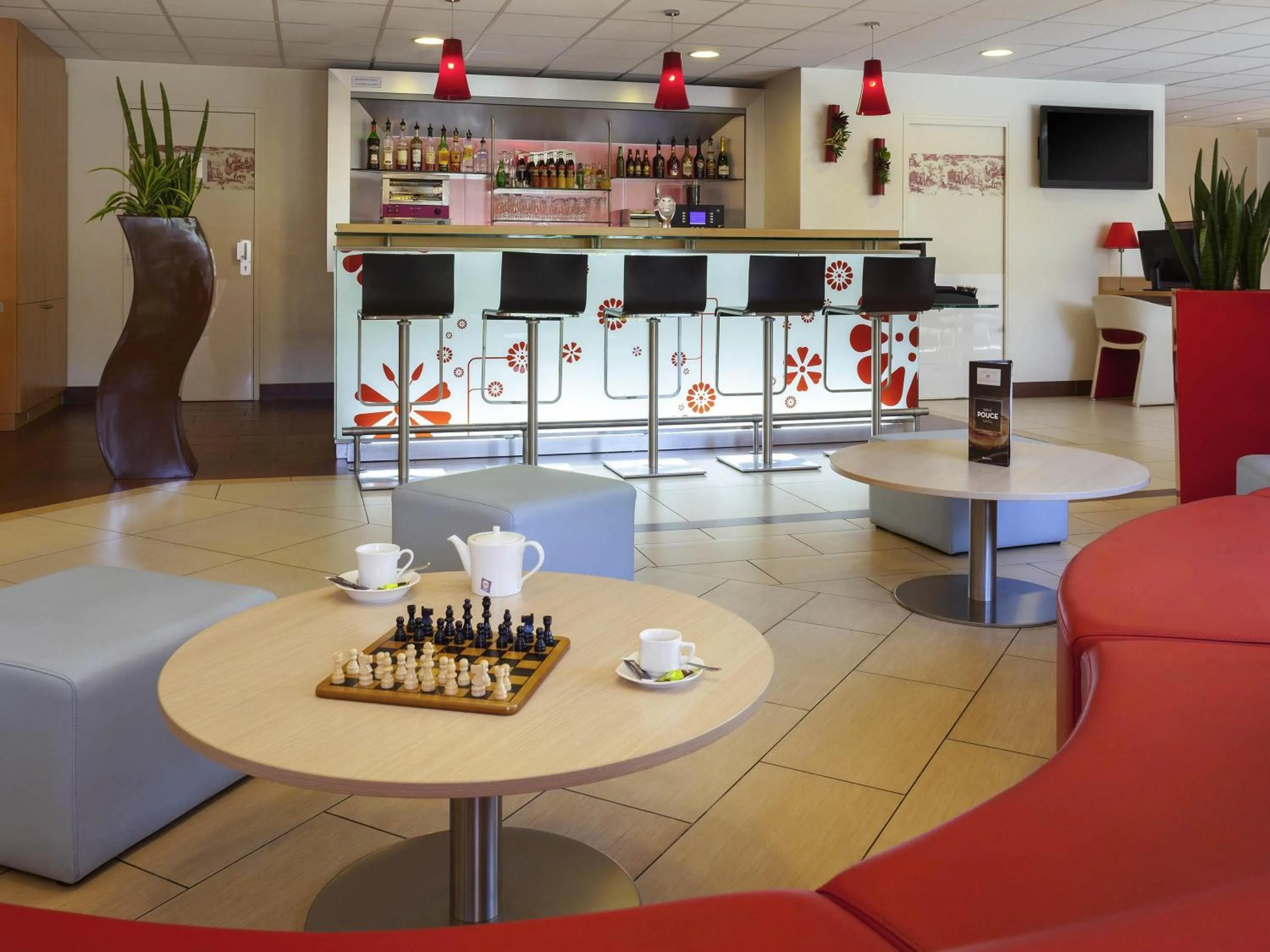Lounge or bar in ibis Velizy Jouy-En-Josas