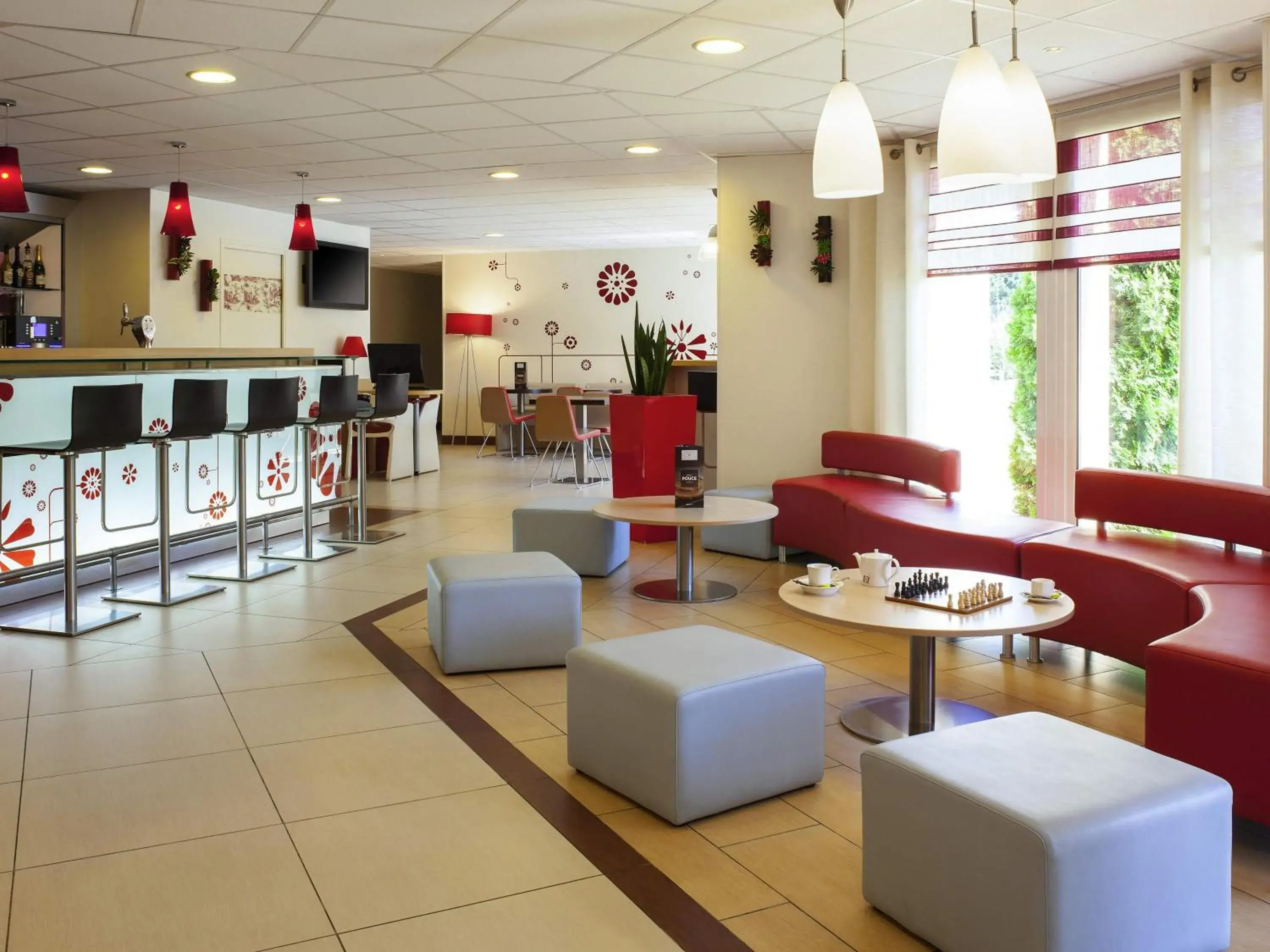 Lounge or bar in ibis Velizy Jouy-En-Josas Lounge or bar in ibis Velizy Jouy-En-Josas