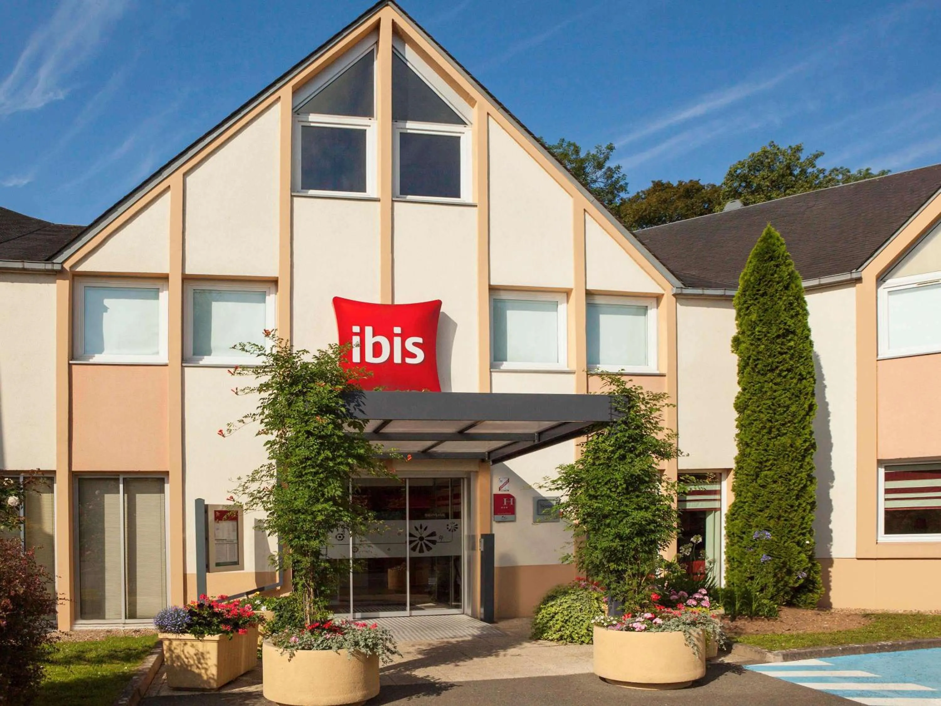 Property building in ibis Velizy Jouy-En-Josas