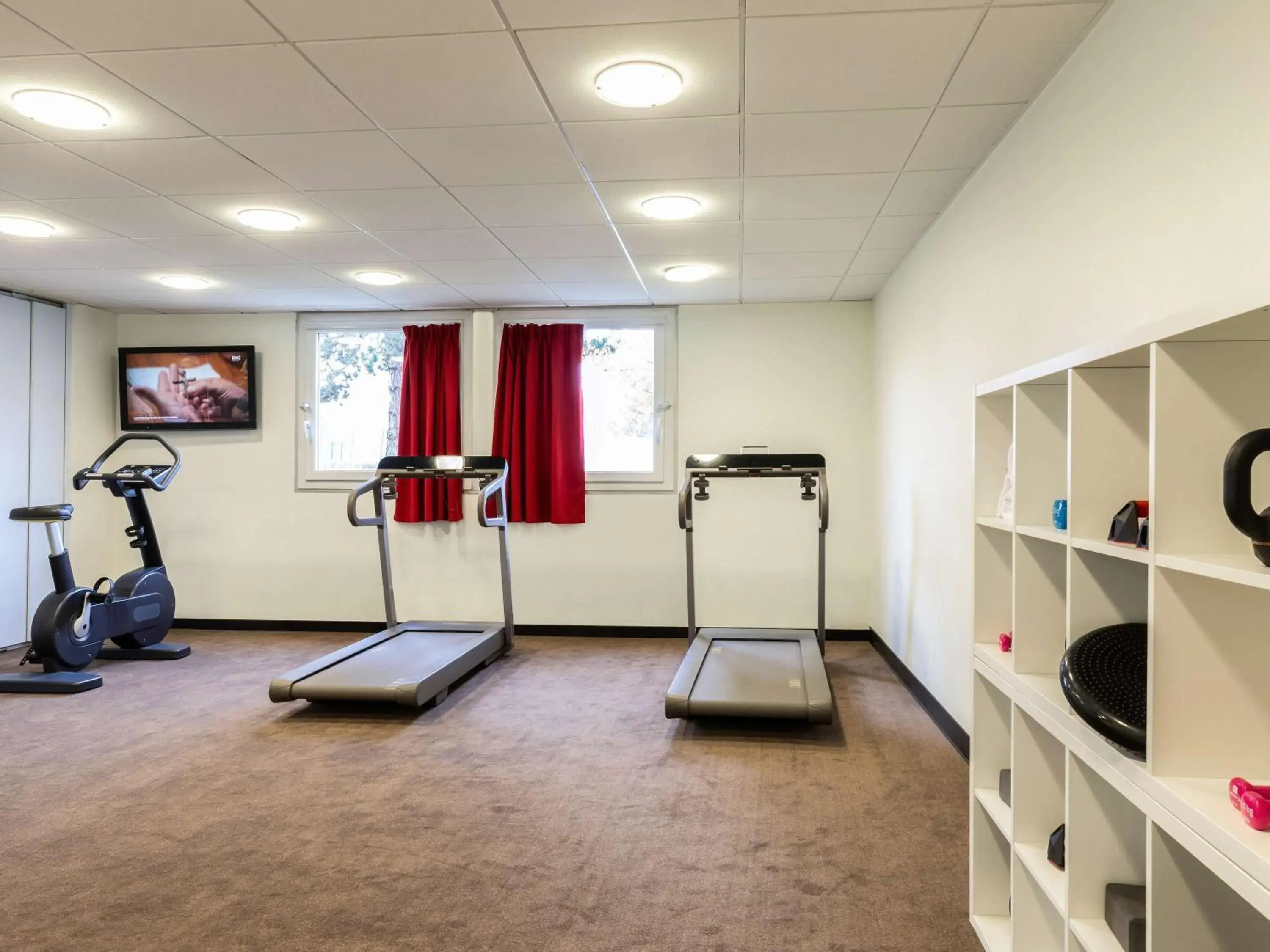 Fitness centre/facilities in ibis Velizy Jouy-En-Josas Fitness centre/facilities in ibis Velizy Jouy-En-Josas