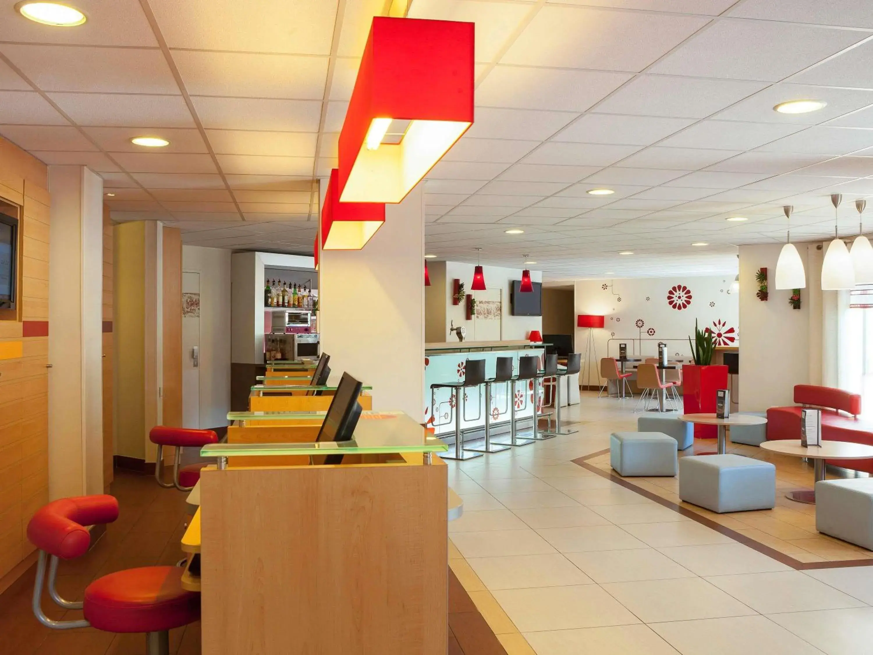 Lounge or bar in ibis Velizy Jouy-En-Josas Lounge or bar in ibis Velizy Jouy-En-Josas
