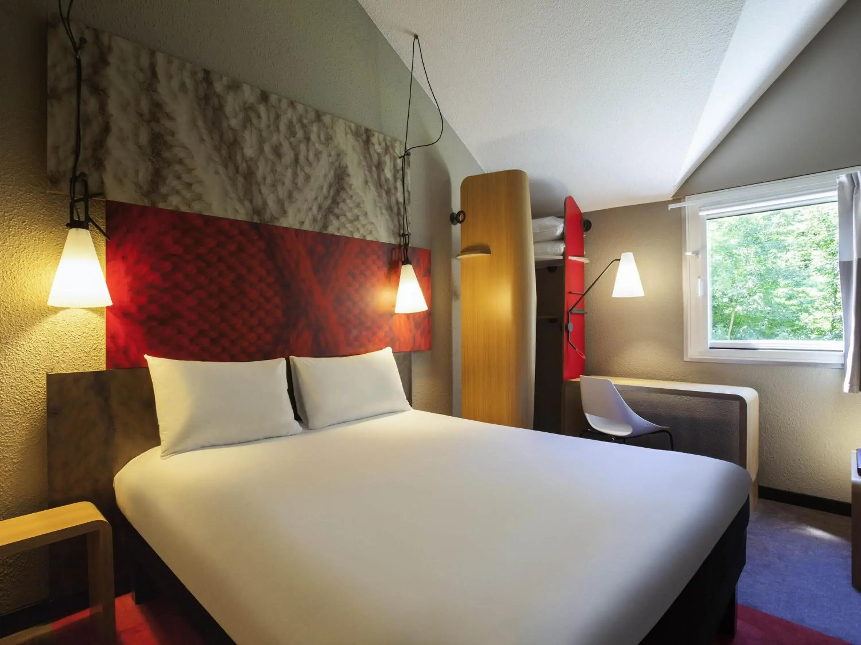 Bedroom, Bed in ibis Velizy Jouy-En-Josas Bedroom, Bed in ibis Velizy Jouy-En-Josas