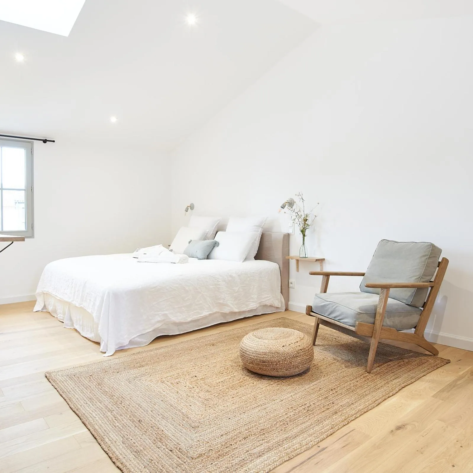 Bedroom, Bed in Maison 1634 - Climatisation, piscine, parking, centre ville, petit-dejeuner compris