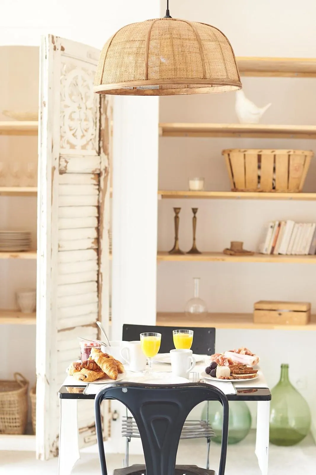 Food and drinks in Maison 1634 - Climatisation, piscine, parking, centre ville, petit-dejeuner compris