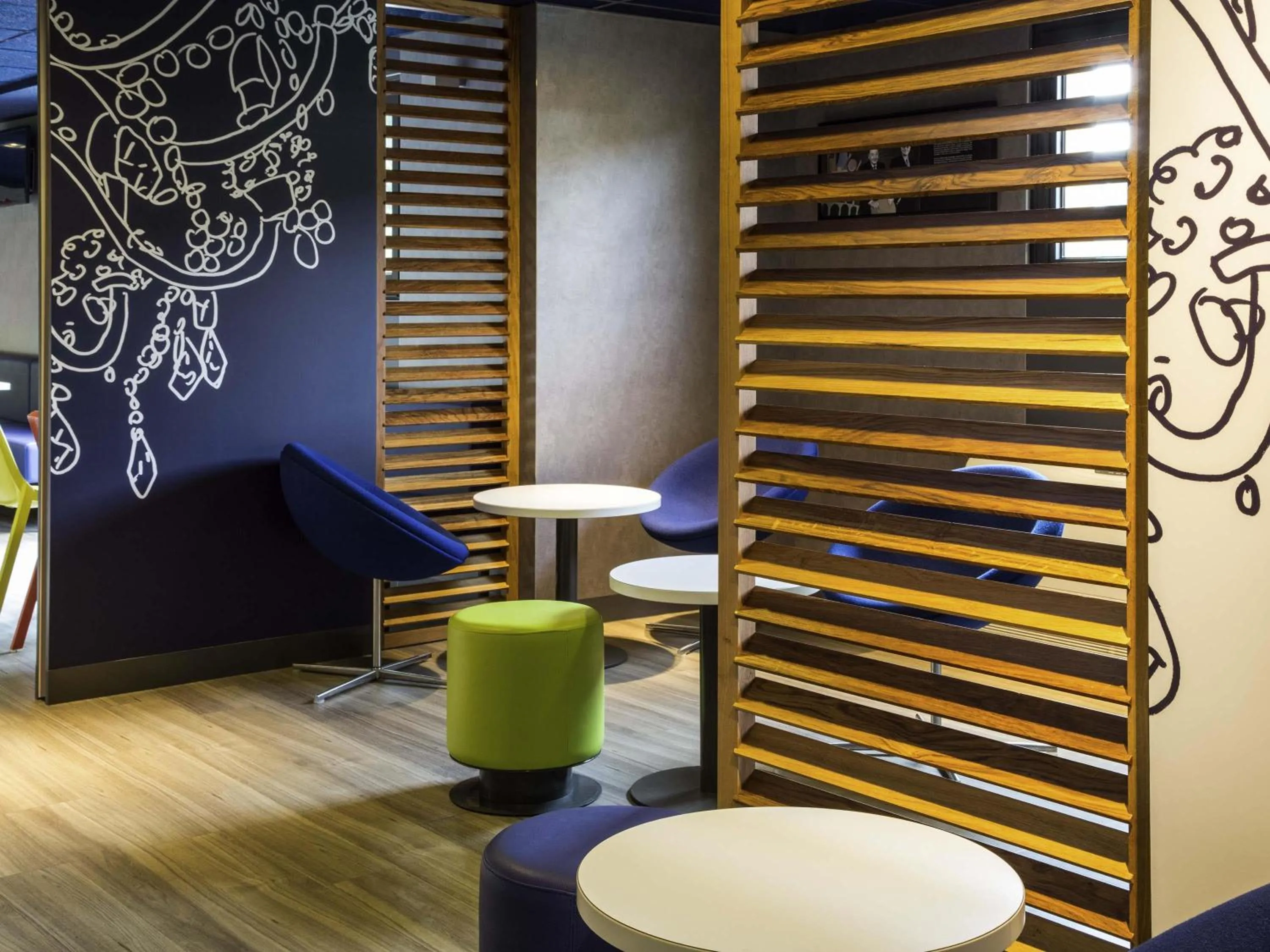 Property building in ibis budget Versailles Chateau Saint cyr l'Ecole