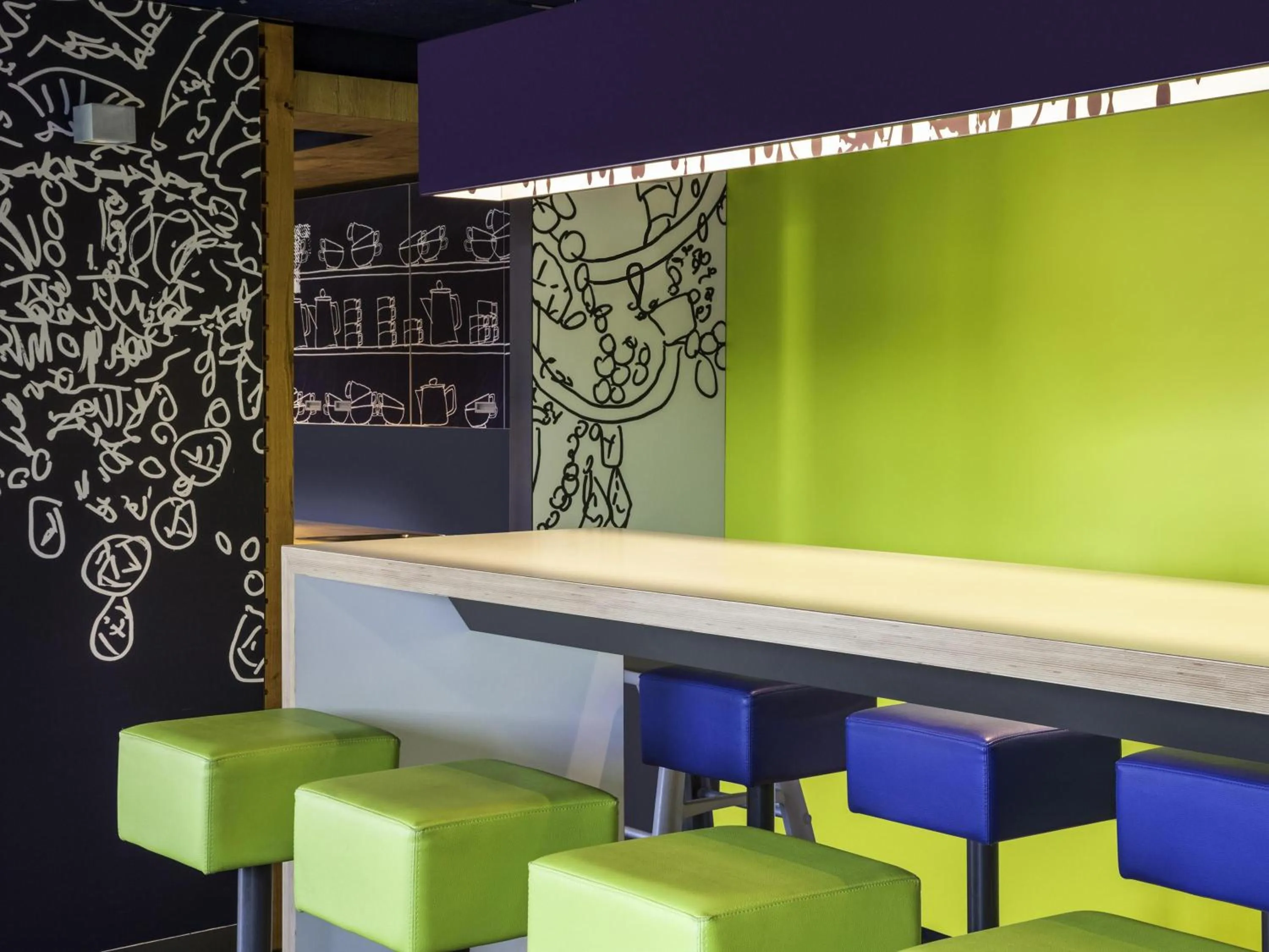 Breakfast in ibis budget Versailles Chateau Saint cyr l'Ecole