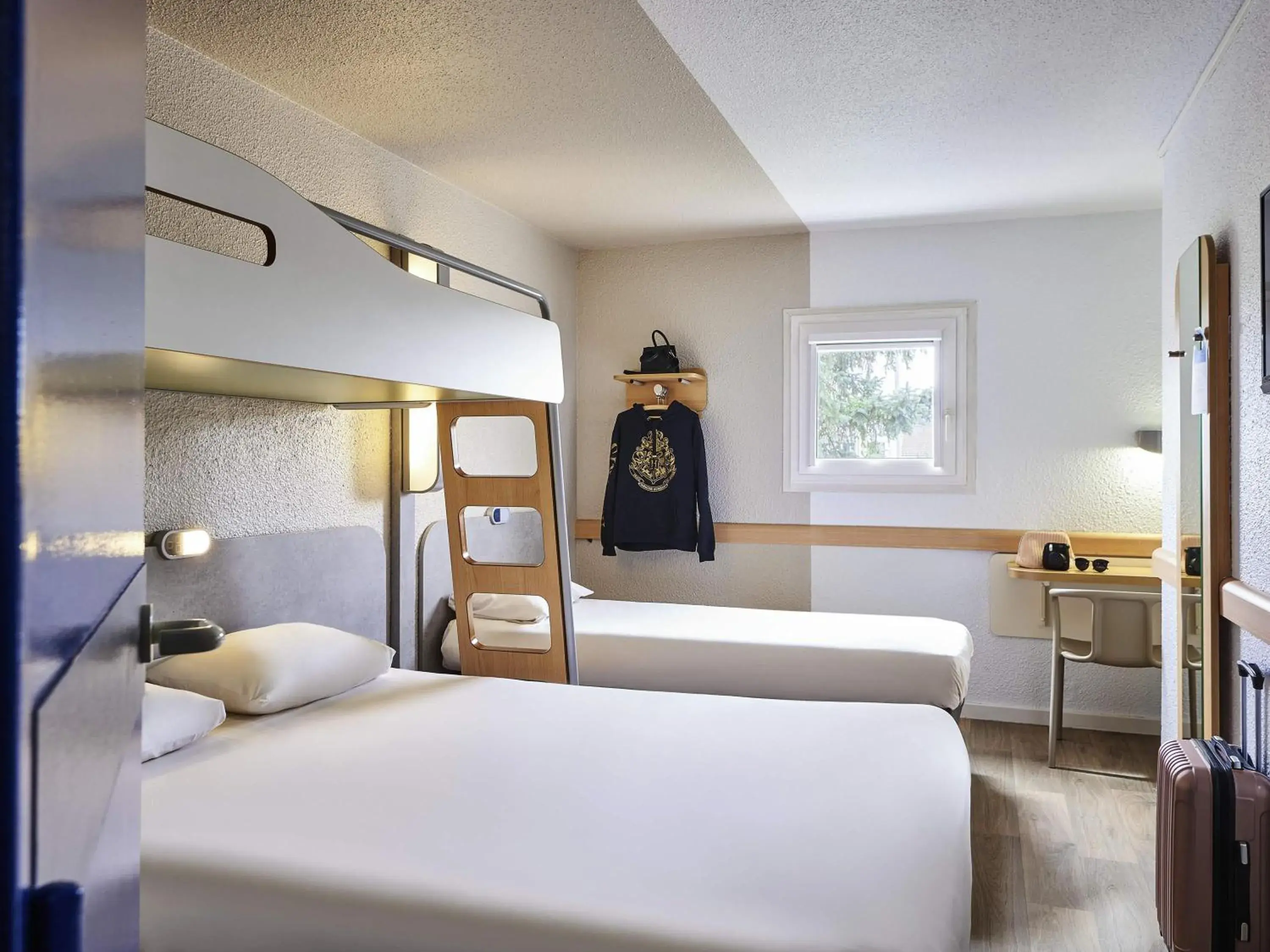 Bedroom, Bed in ibis budget Versailles Chateau Saint cyr l'Ecole Bedroom, Bed in ibis budget Versailles Chateau Saint cyr l'Ecole