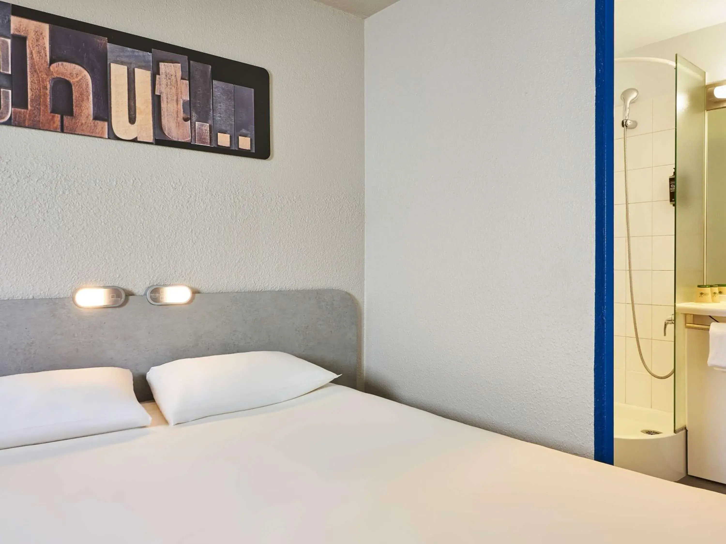 Bedroom, Bed in ibis budget Versailles Chateau Saint cyr l'Ecole