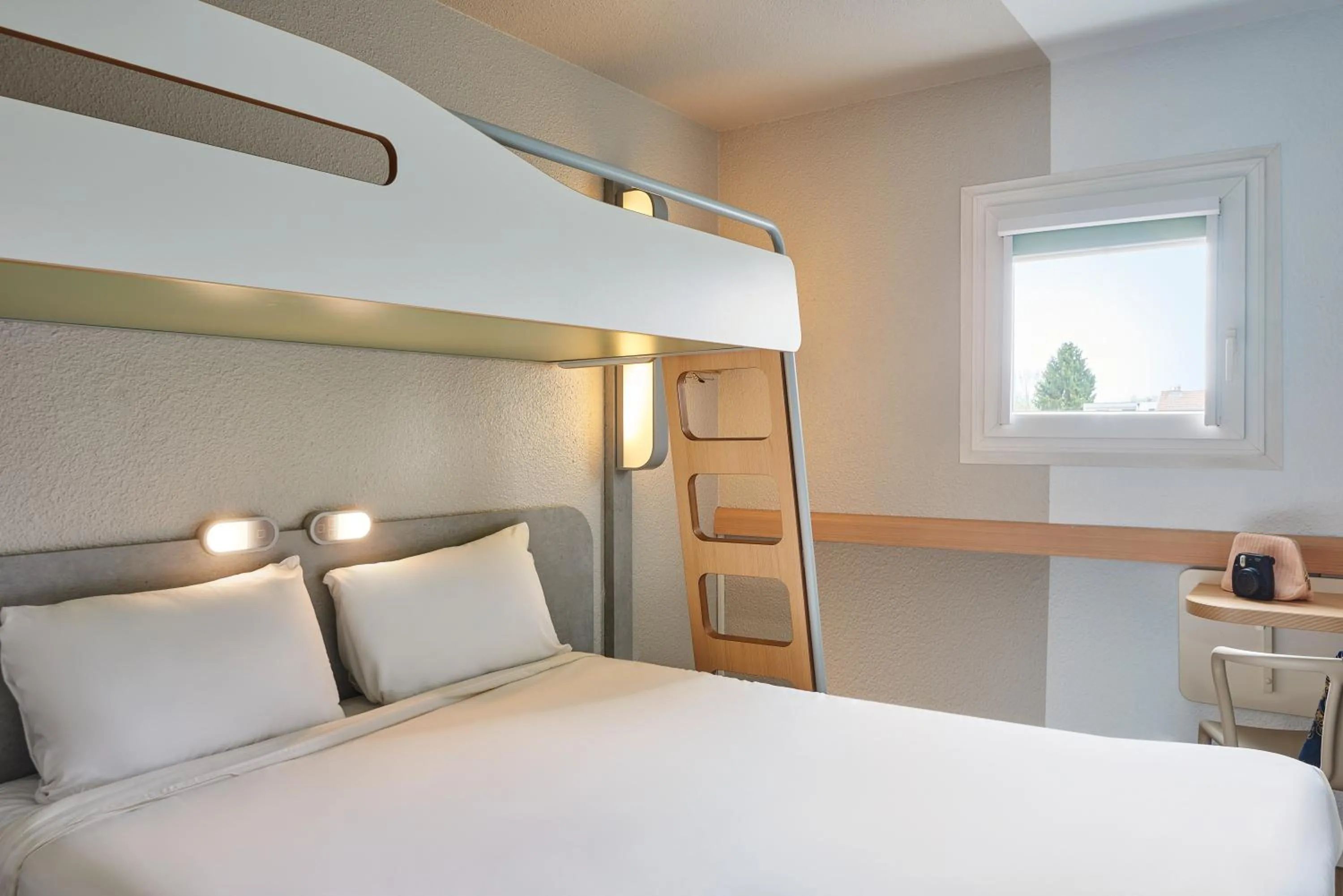 Bed in ibis budget Versailles Chateau Saint cyr l'Ecole