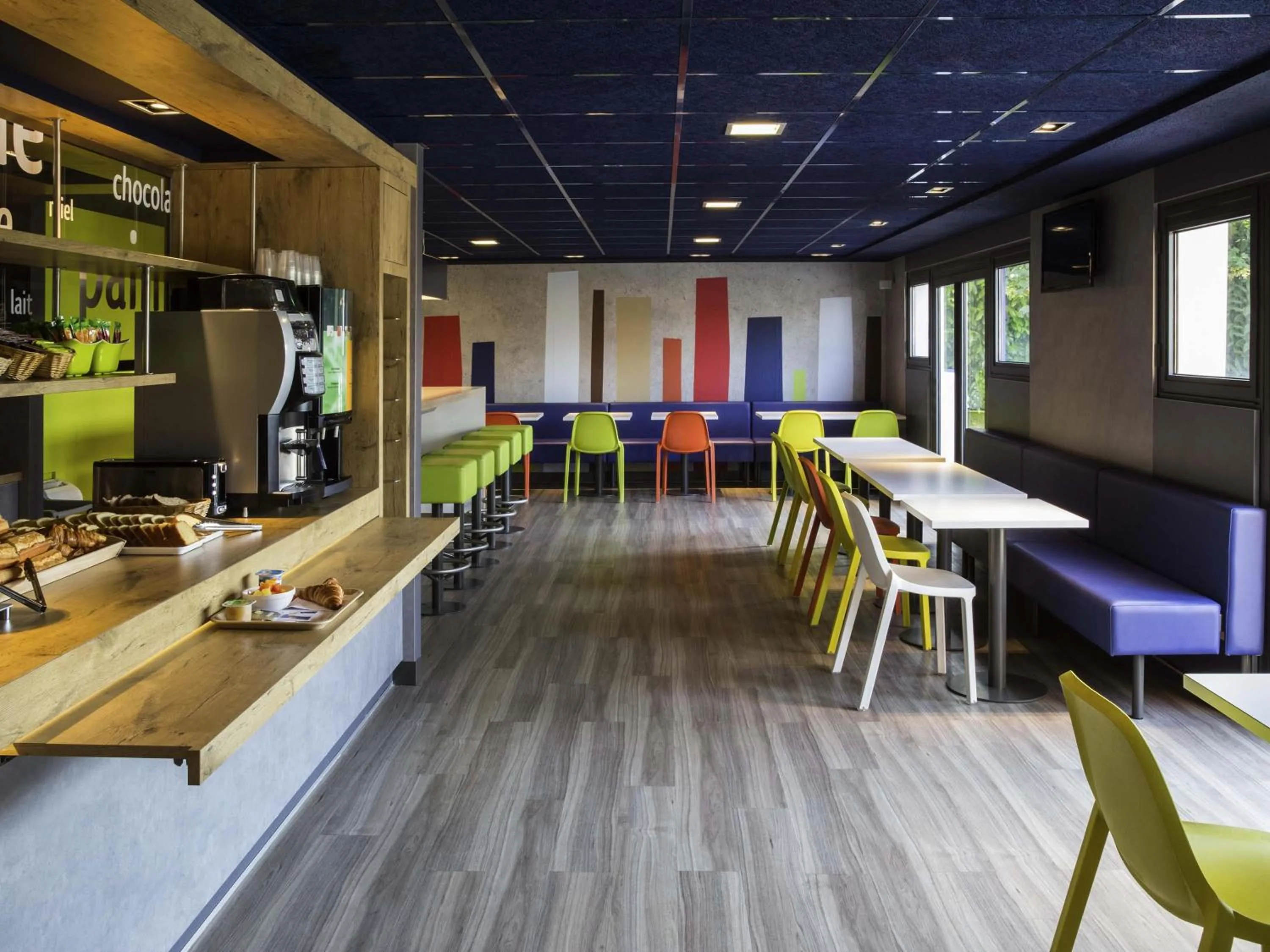 Breakfast in ibis budget Versailles Chateau Saint cyr l'Ecole