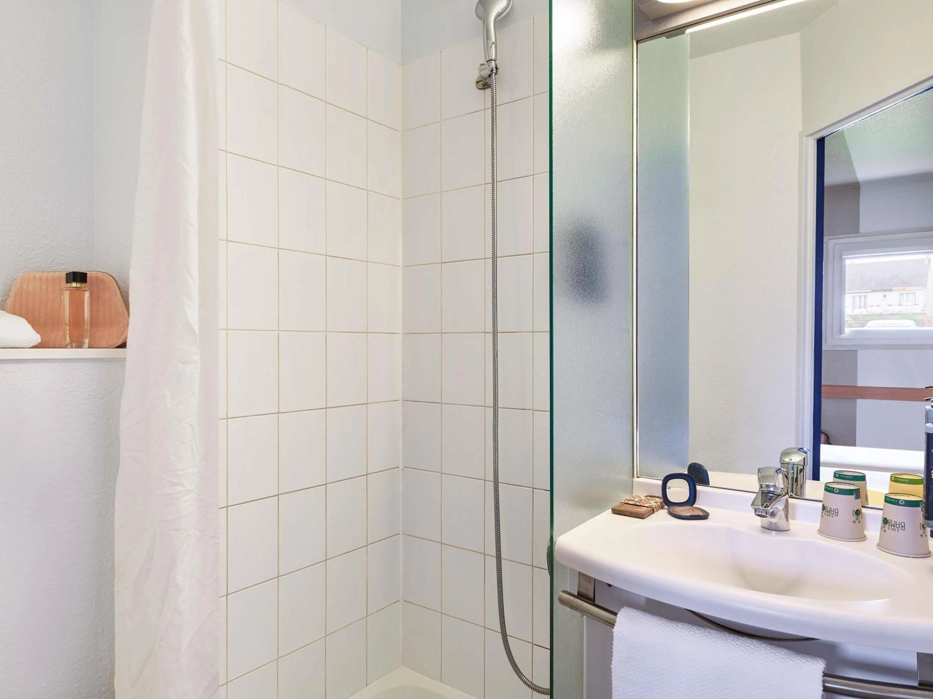 Bedroom in ibis budget Versailles Chateau Saint cyr l'Ecole