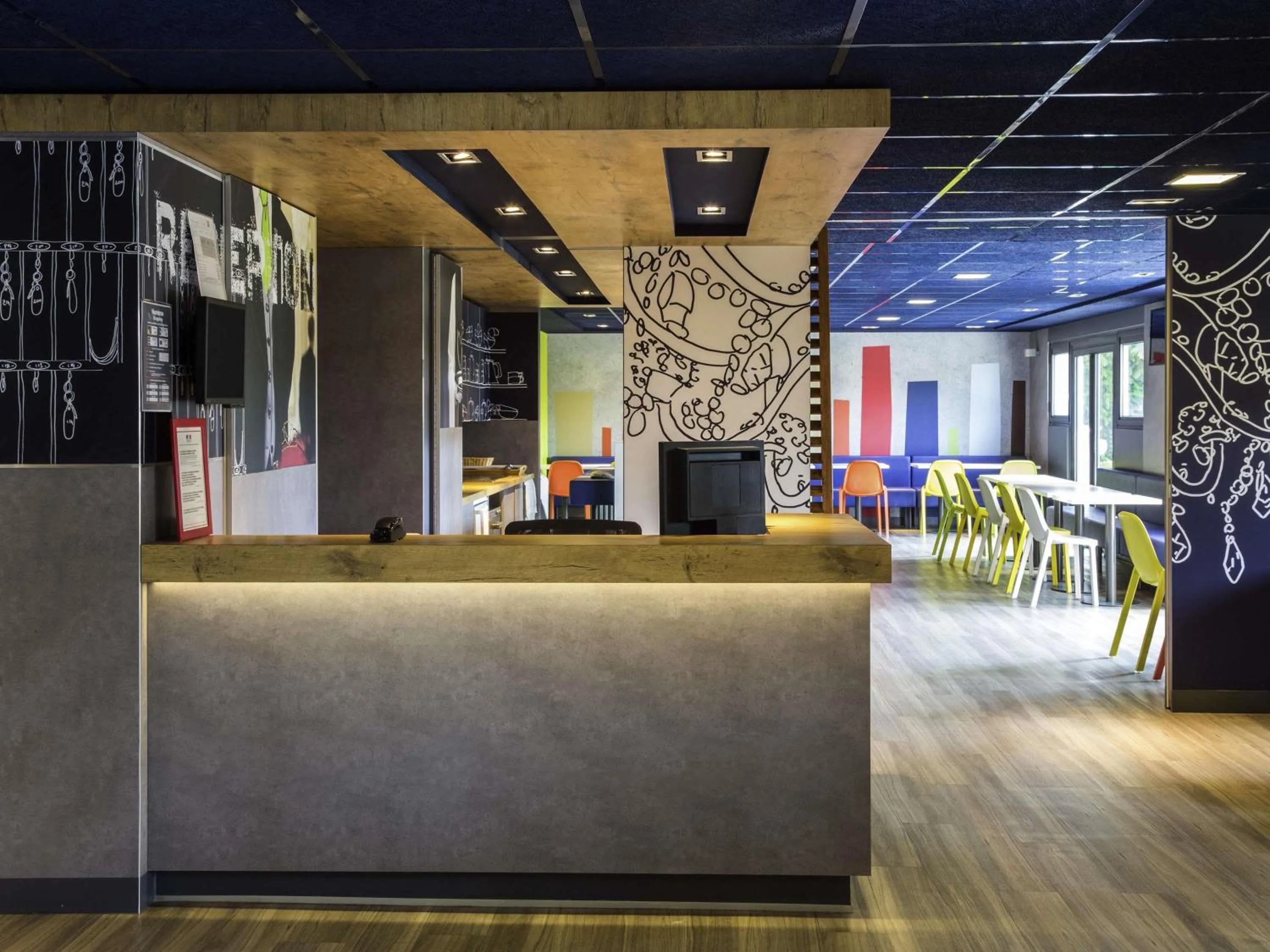 Property building in ibis budget Versailles Chateau Saint cyr l'Ecole