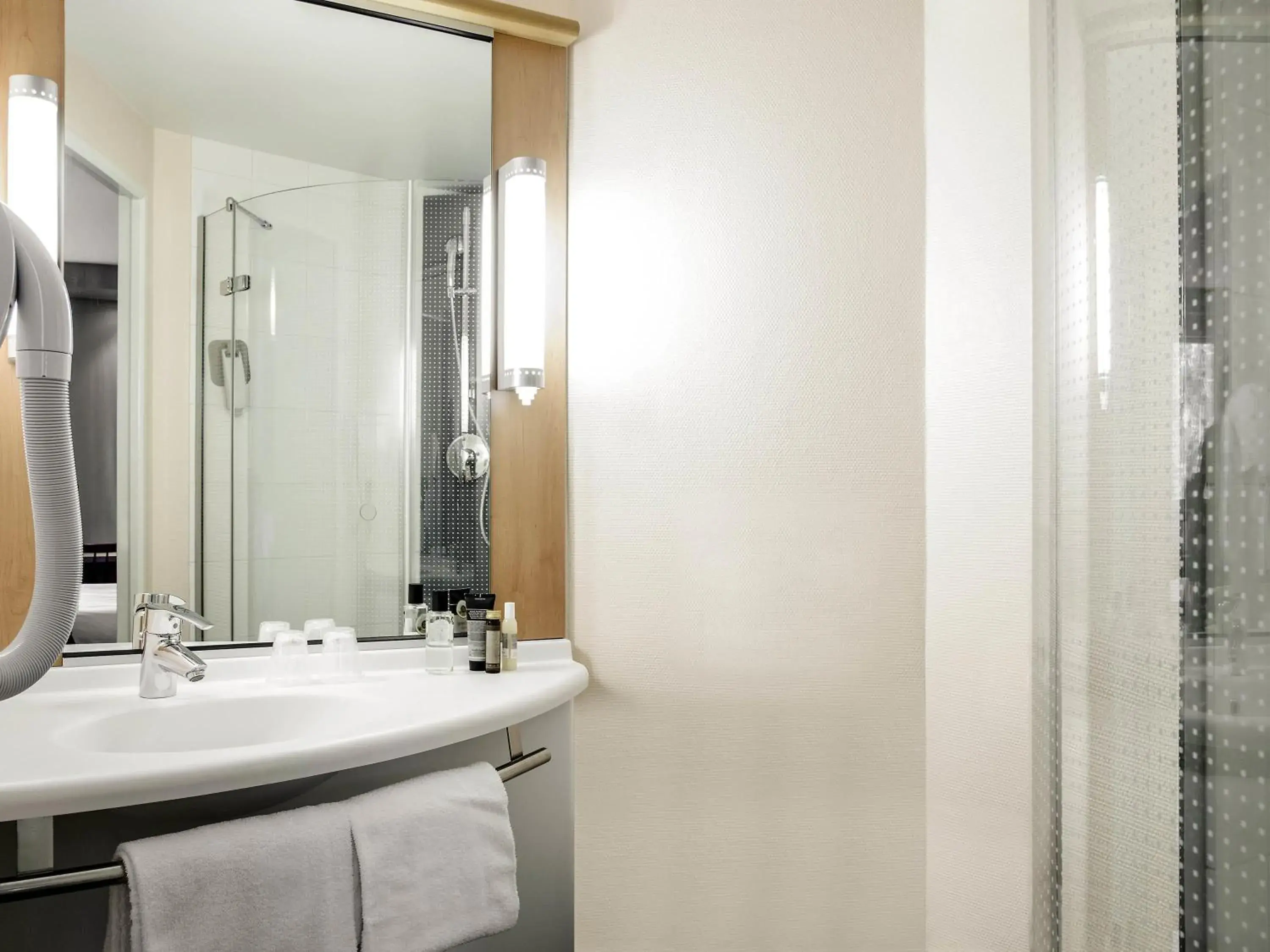 Bedroom in ibis Paris Meudon Velizy Bedroom in ibis Paris Meudon Velizy