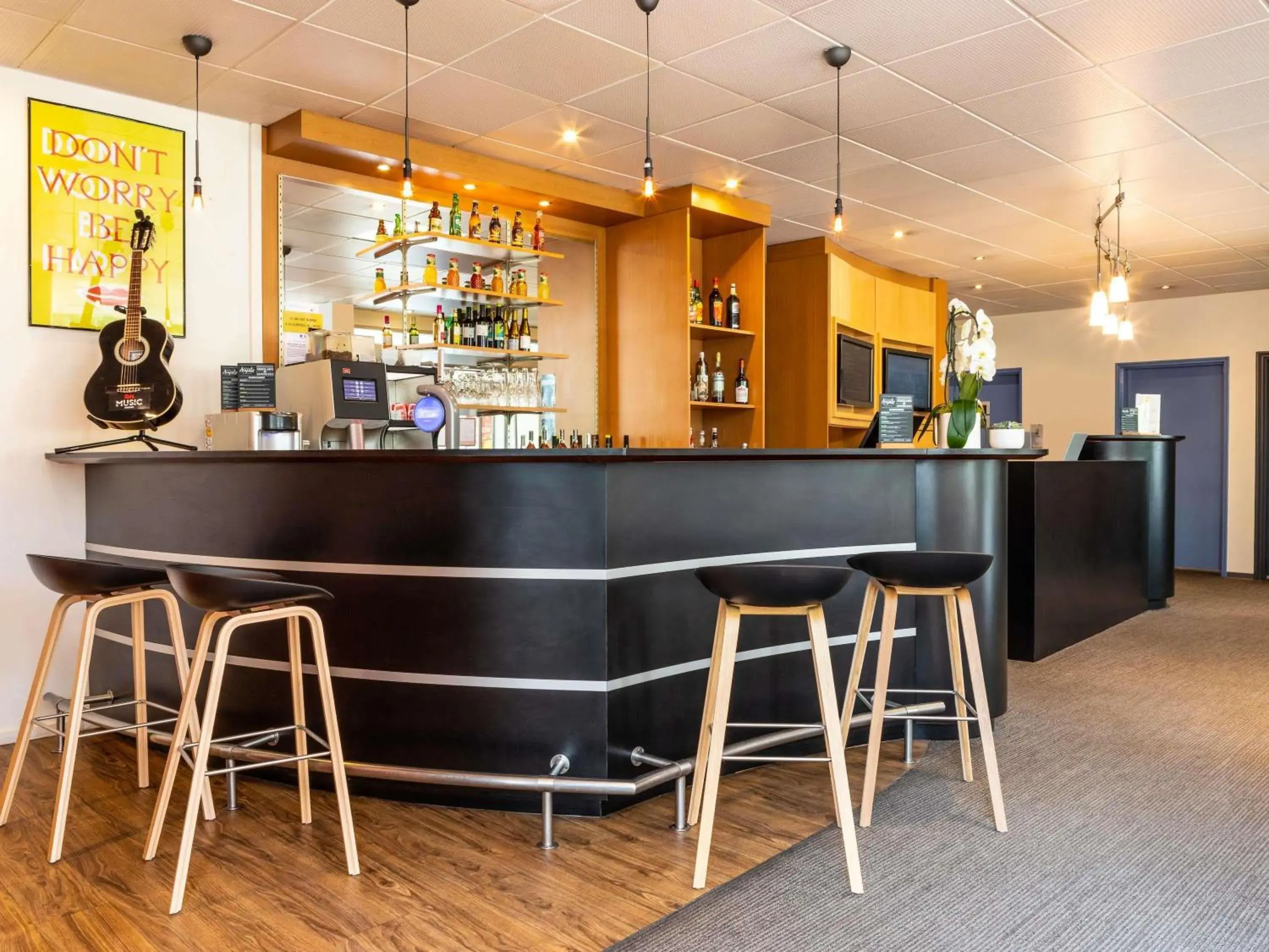 Lounge or bar in ibis Paris Meudon Velizy Lounge or bar in ibis Paris Meudon Velizy