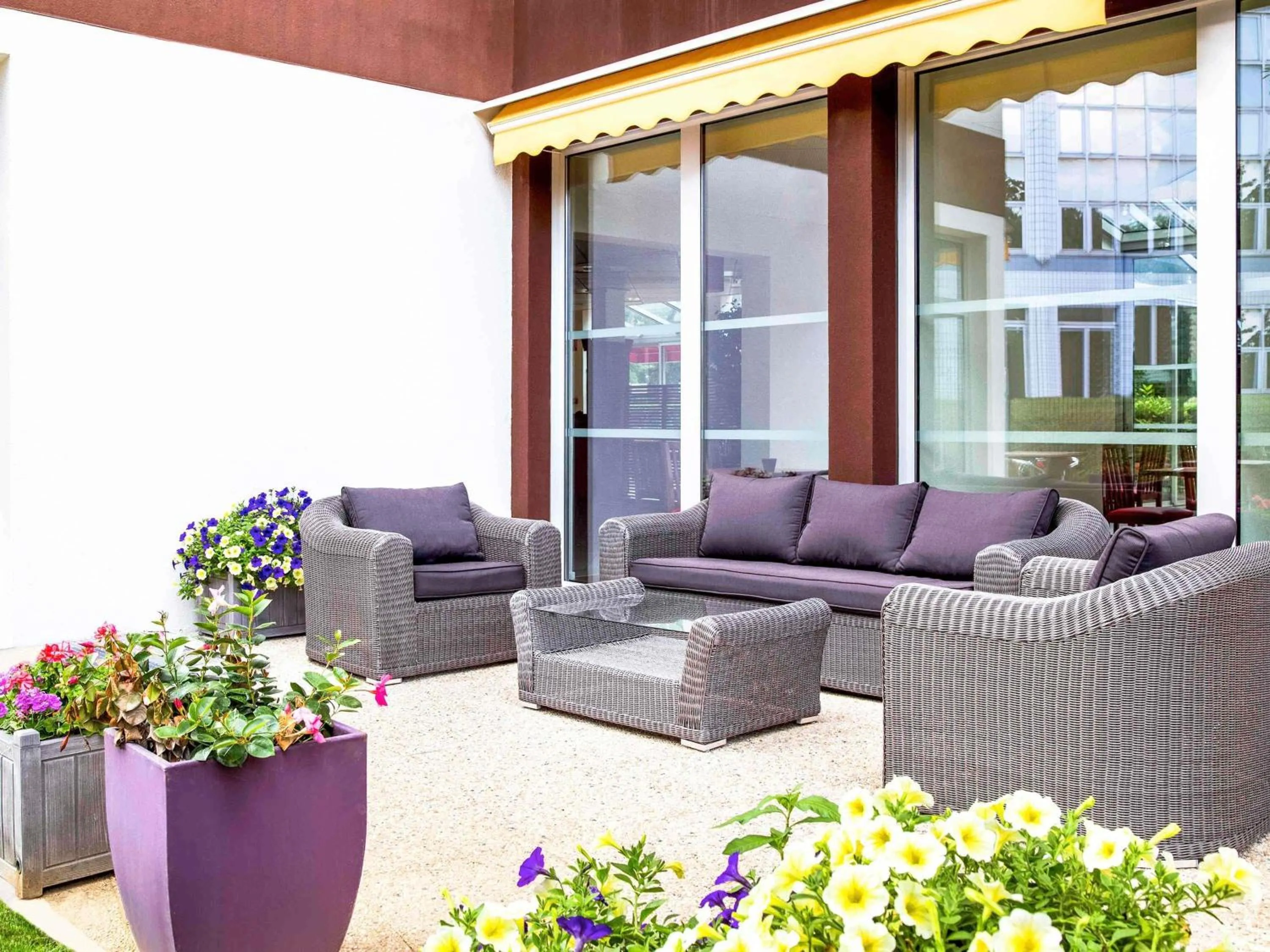 Lounge or bar in ibis Paris Meudon Velizy