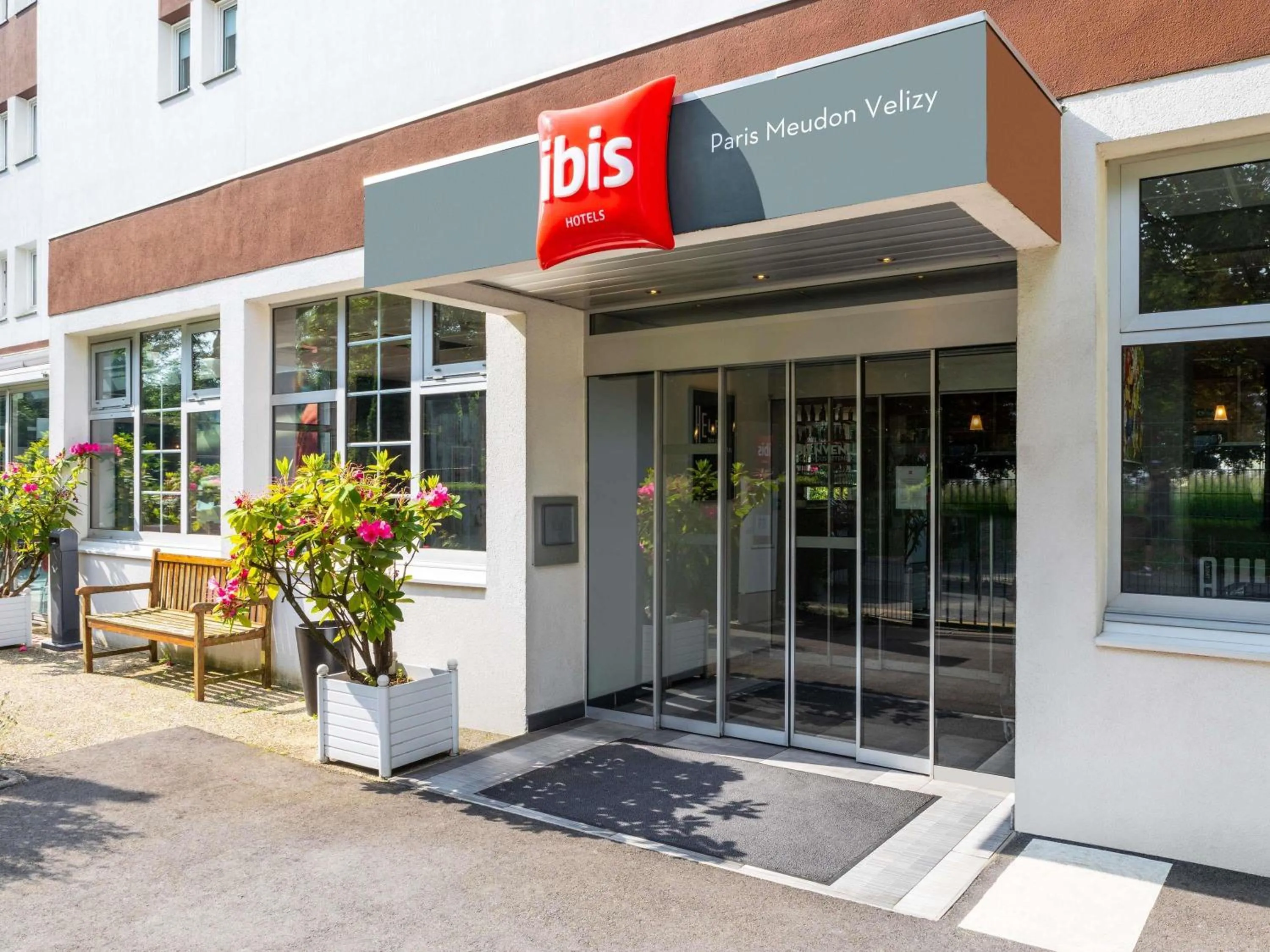 Property building in ibis Paris Meudon Velizy
