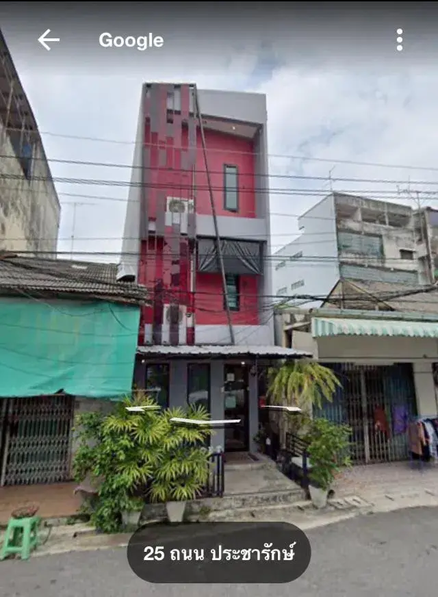Property building in Rin GuestHouse Pracharak RD Property building in Rin GuestHouse Pracharak RD