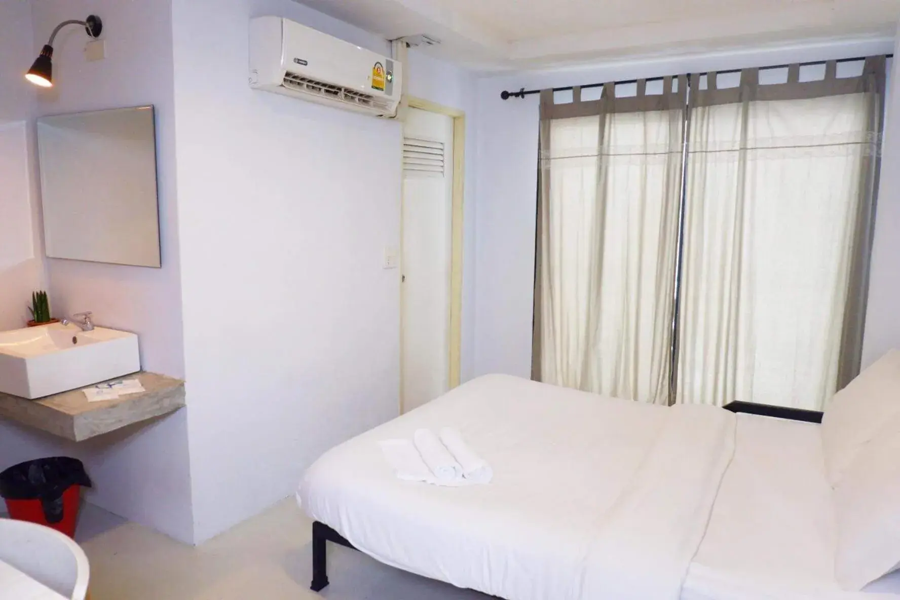 Bed in Rin GuestHouse Pracharak RD Bed in Rin GuestHouse Pracharak RD