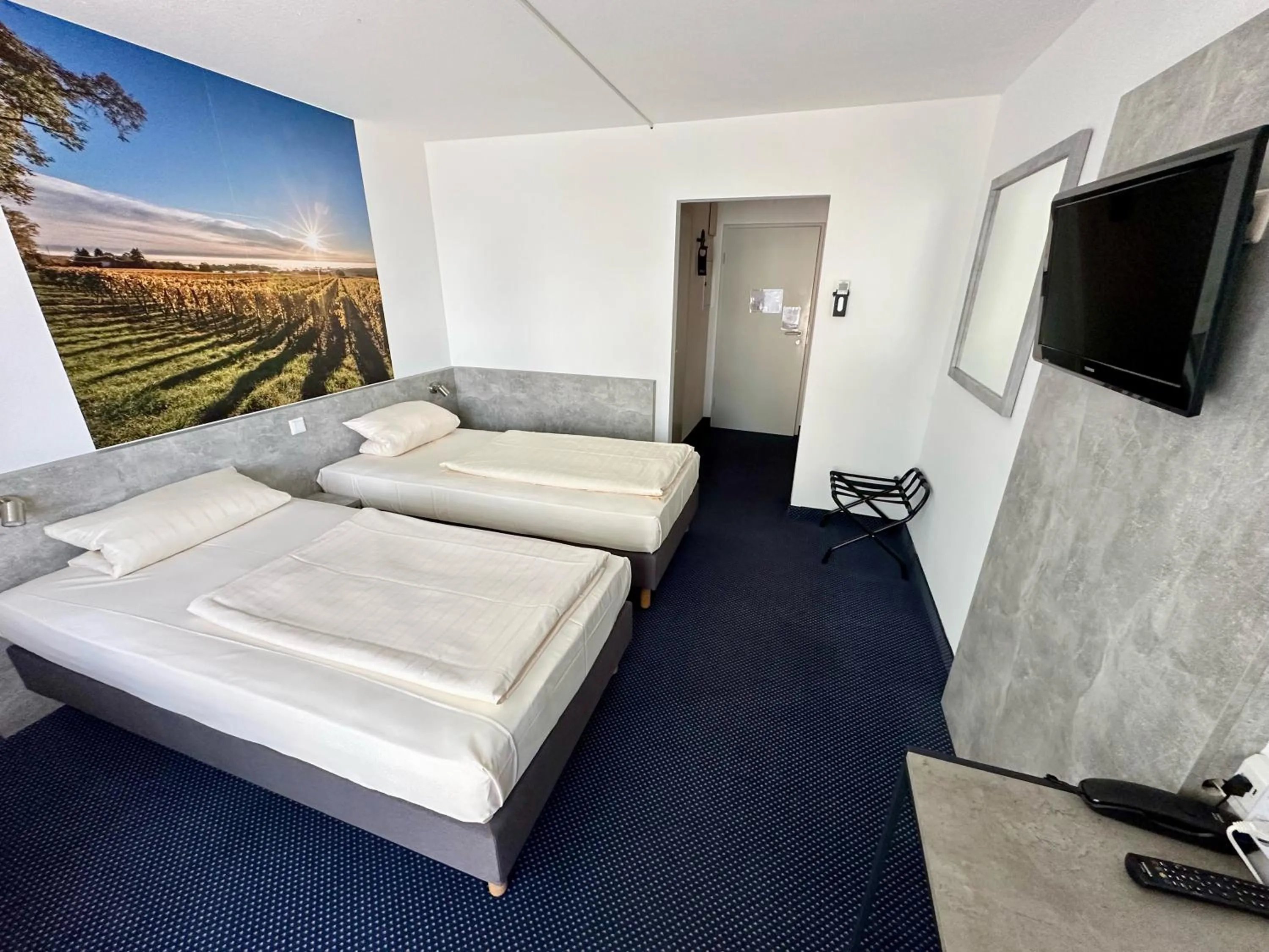 Photo of the whole room, Bed in Asgard Hotel