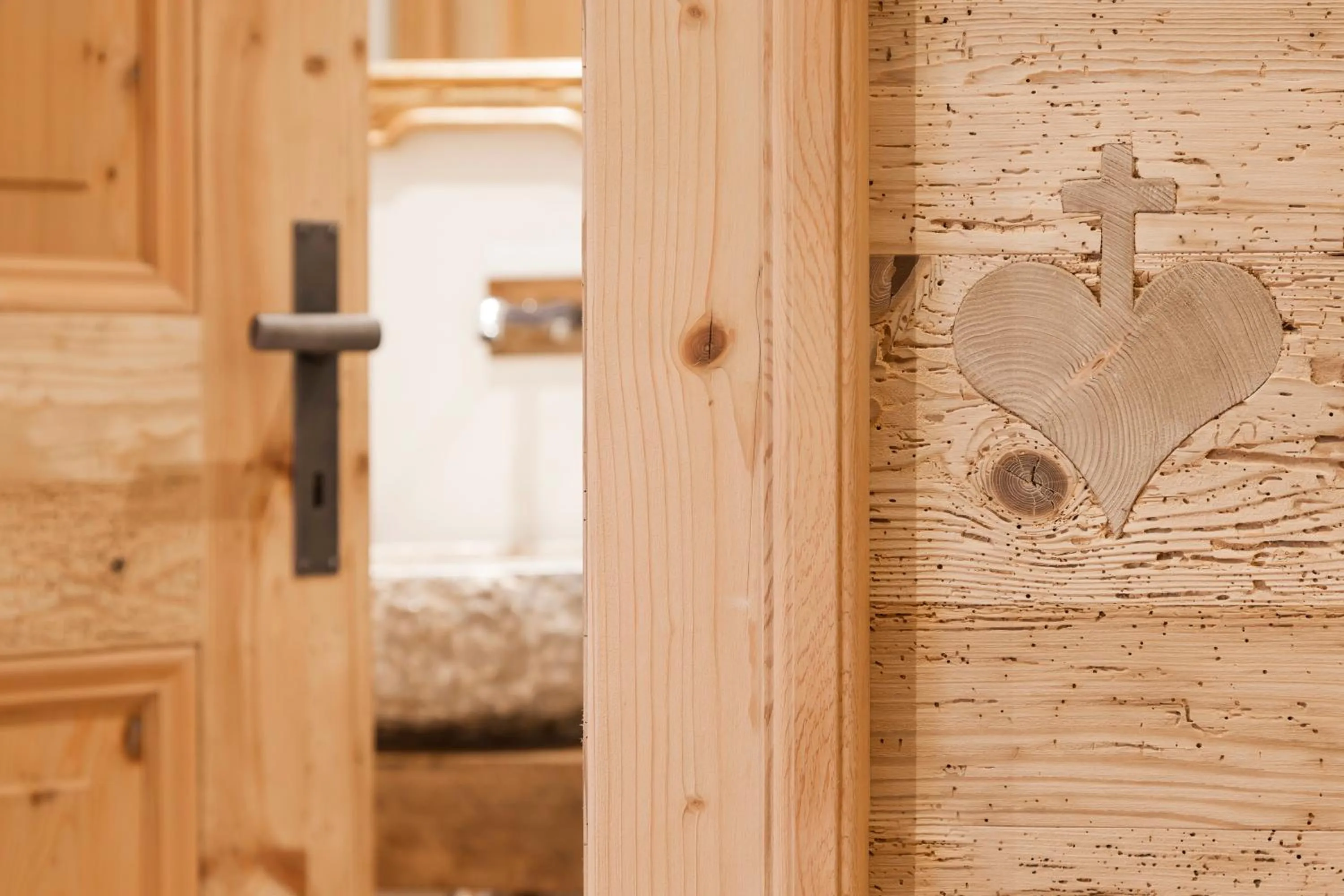 Bathroom, Bed in Relais & Châteaux Gut Steinbach Hotel Chalets SPA