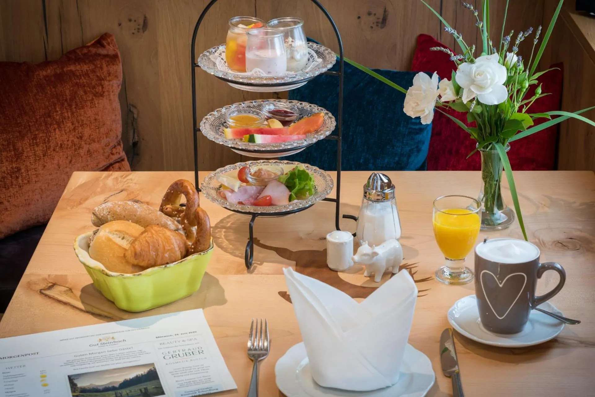 Food and drinks in Relais & Châteaux Gut Steinbach Hotel Chalets SPA