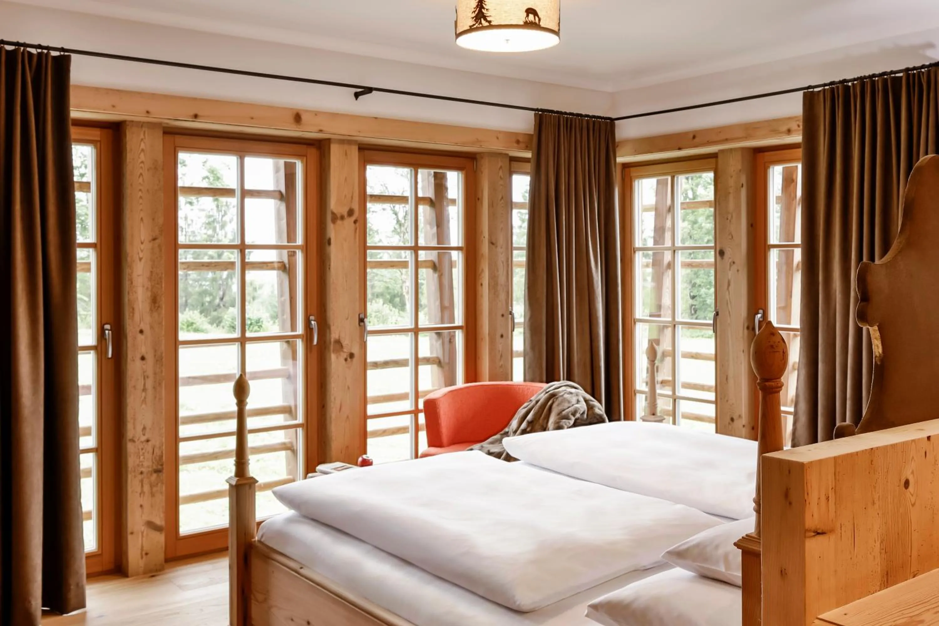 Bed in Relais & Châteaux Gut Steinbach Hotel Chalets SPA