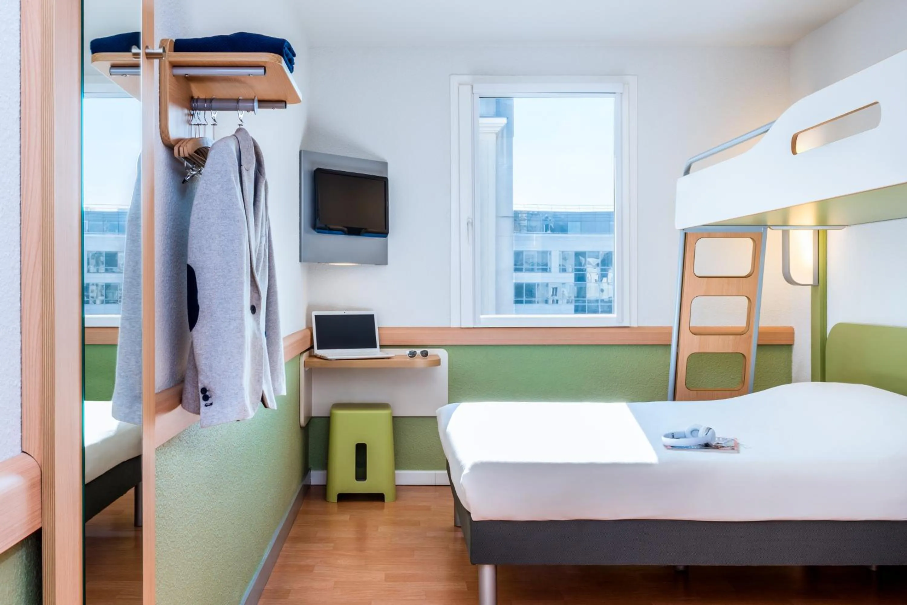 Bedroom, Bed in ibis budget Issy Les Moulineaux Paris Ouest