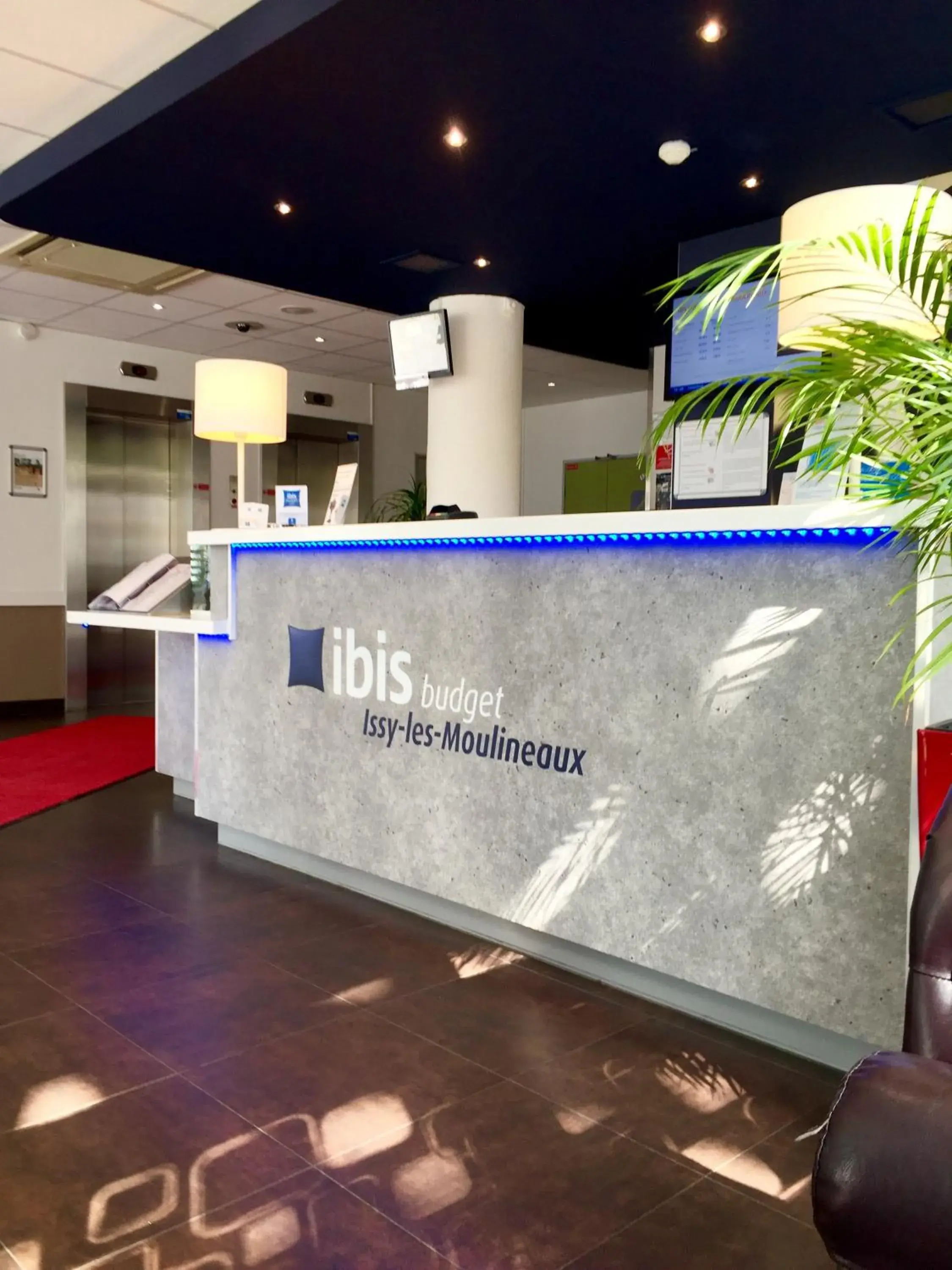 Lobby or reception in ibis budget Issy Les Moulineaux Paris Ouest Lobby or reception in ibis budget Issy Les Moulineaux Paris Ouest