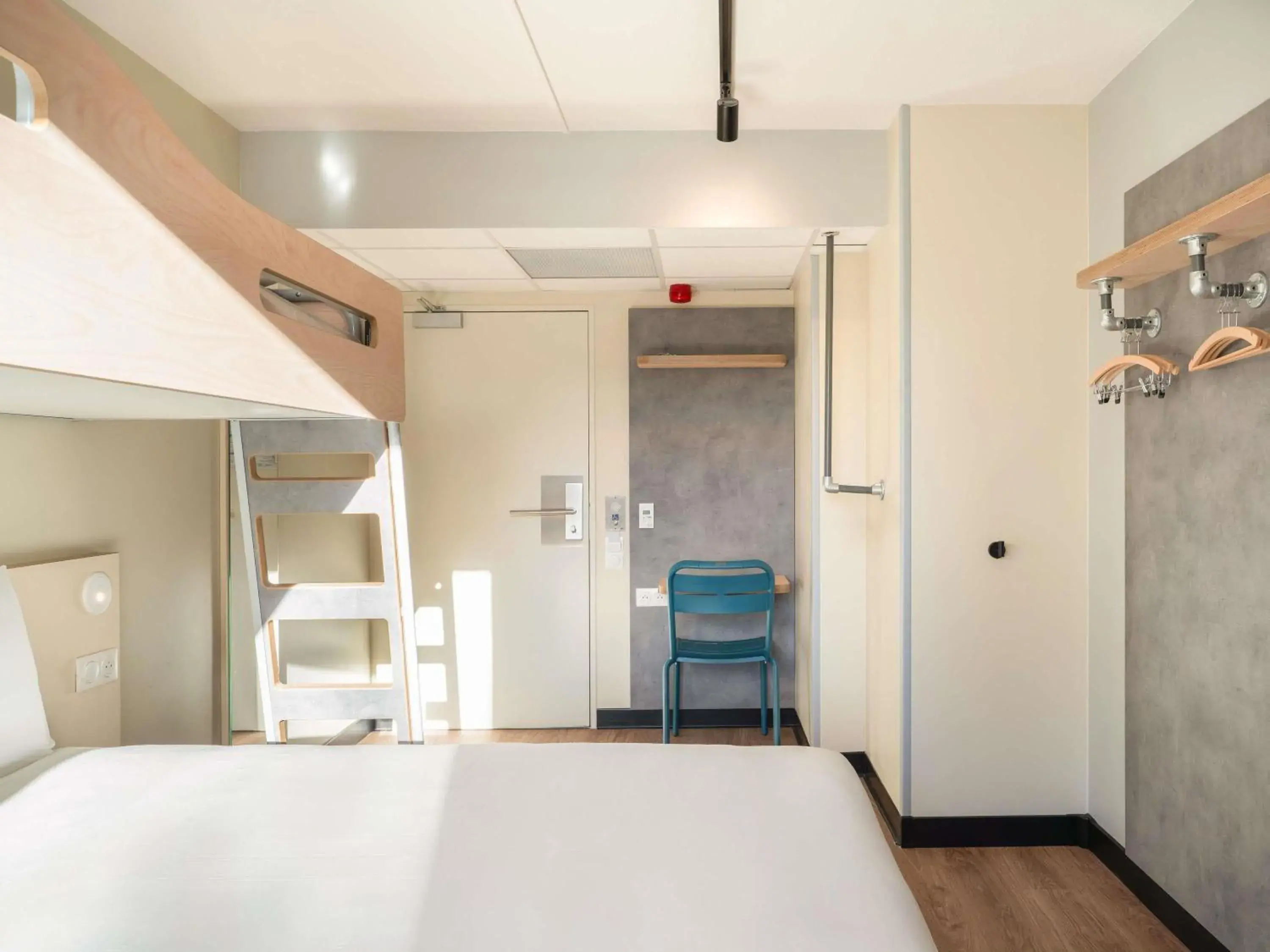 Bedroom, Bed in ibis budget Issy Les Moulineaux Paris Ouest Bedroom, Bed in ibis budget Issy Les Moulineaux Paris Ouest