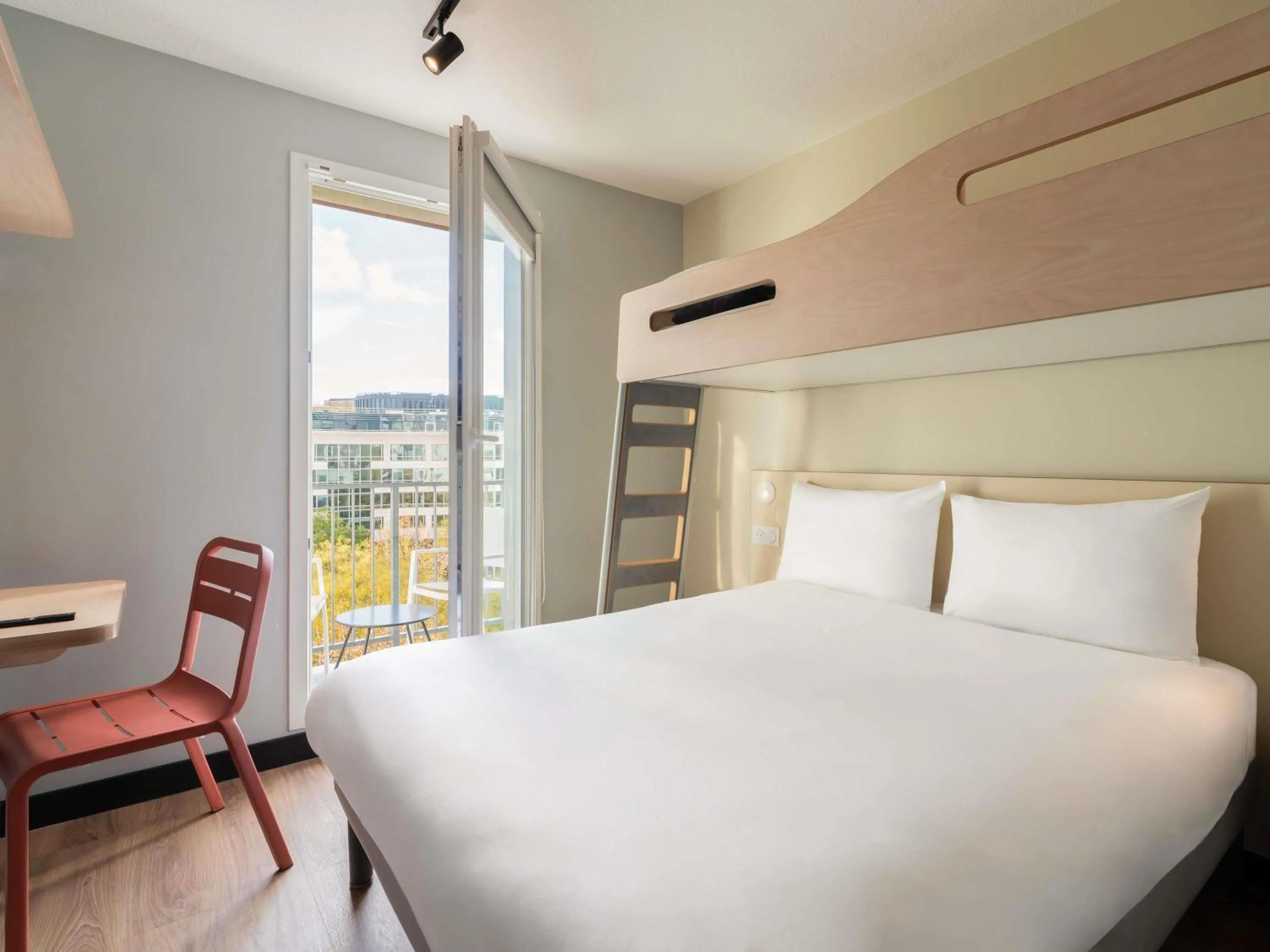 Bedroom, Bed in ibis budget Issy Les Moulineaux Paris Ouest