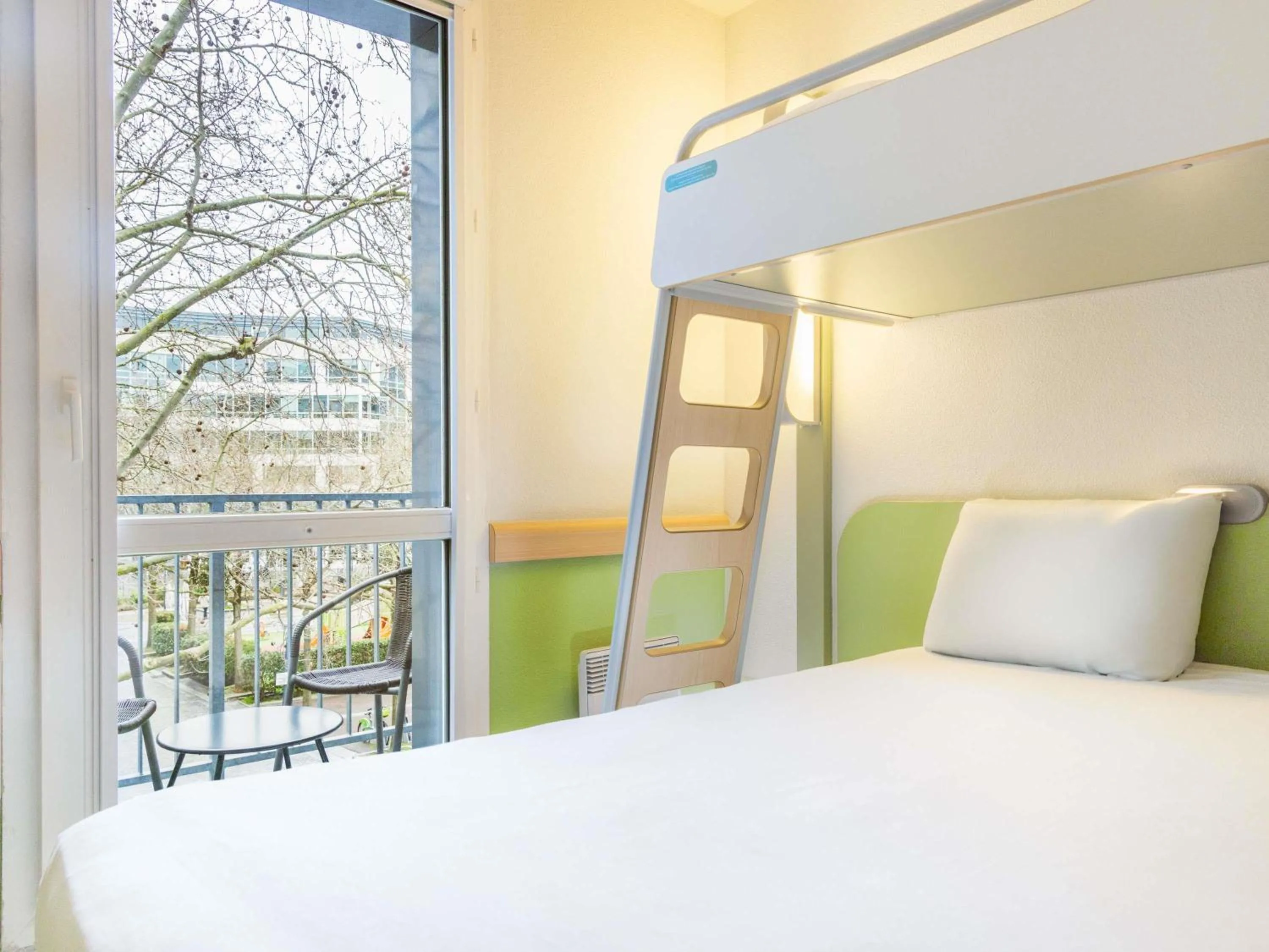 Bedroom, Bed in ibis budget Issy Les Moulineaux Paris Ouest