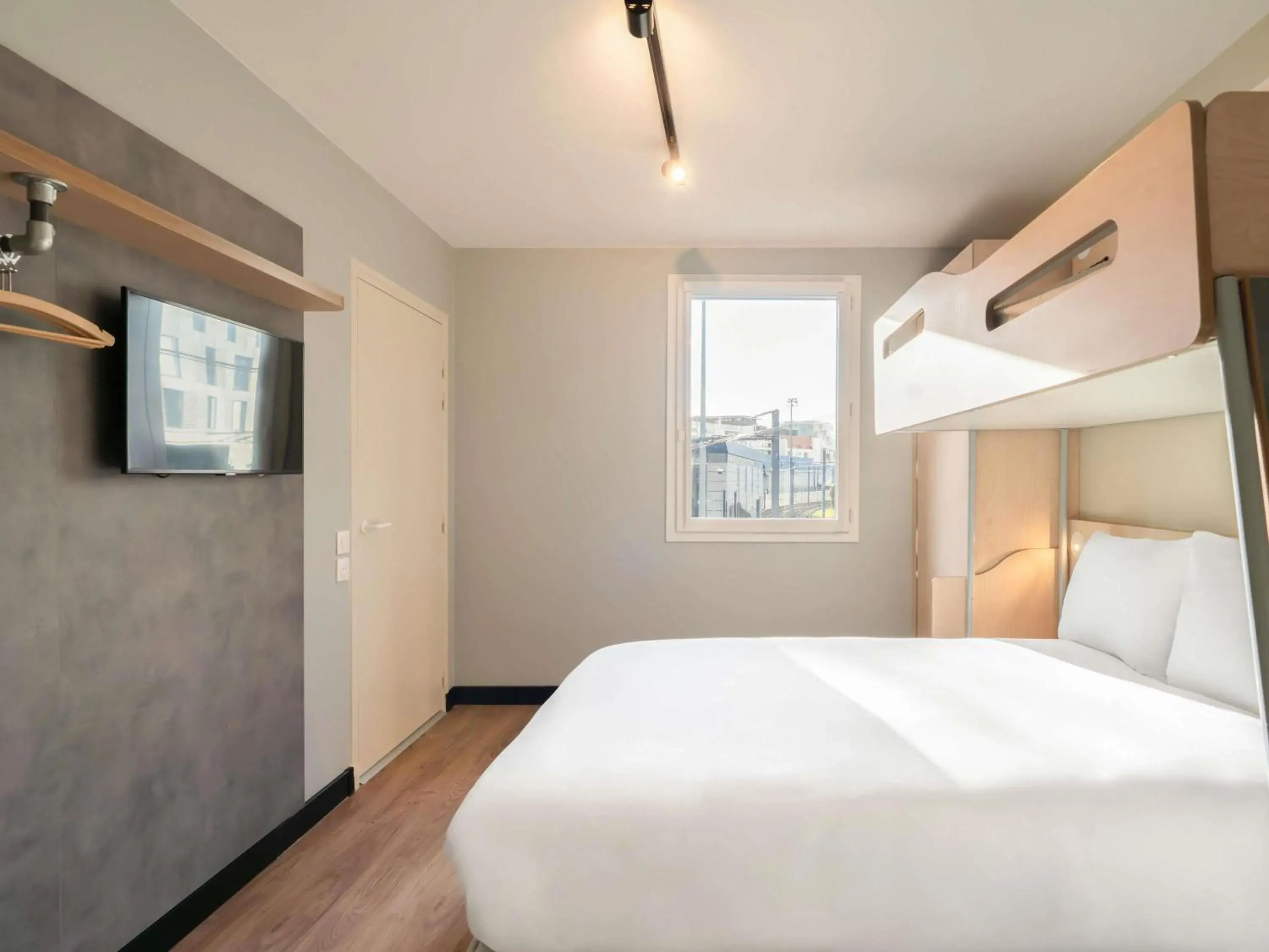 Bedroom, Bed in ibis budget Issy Les Moulineaux Paris Ouest Bedroom, Bed in ibis budget Issy Les Moulineaux Paris Ouest
