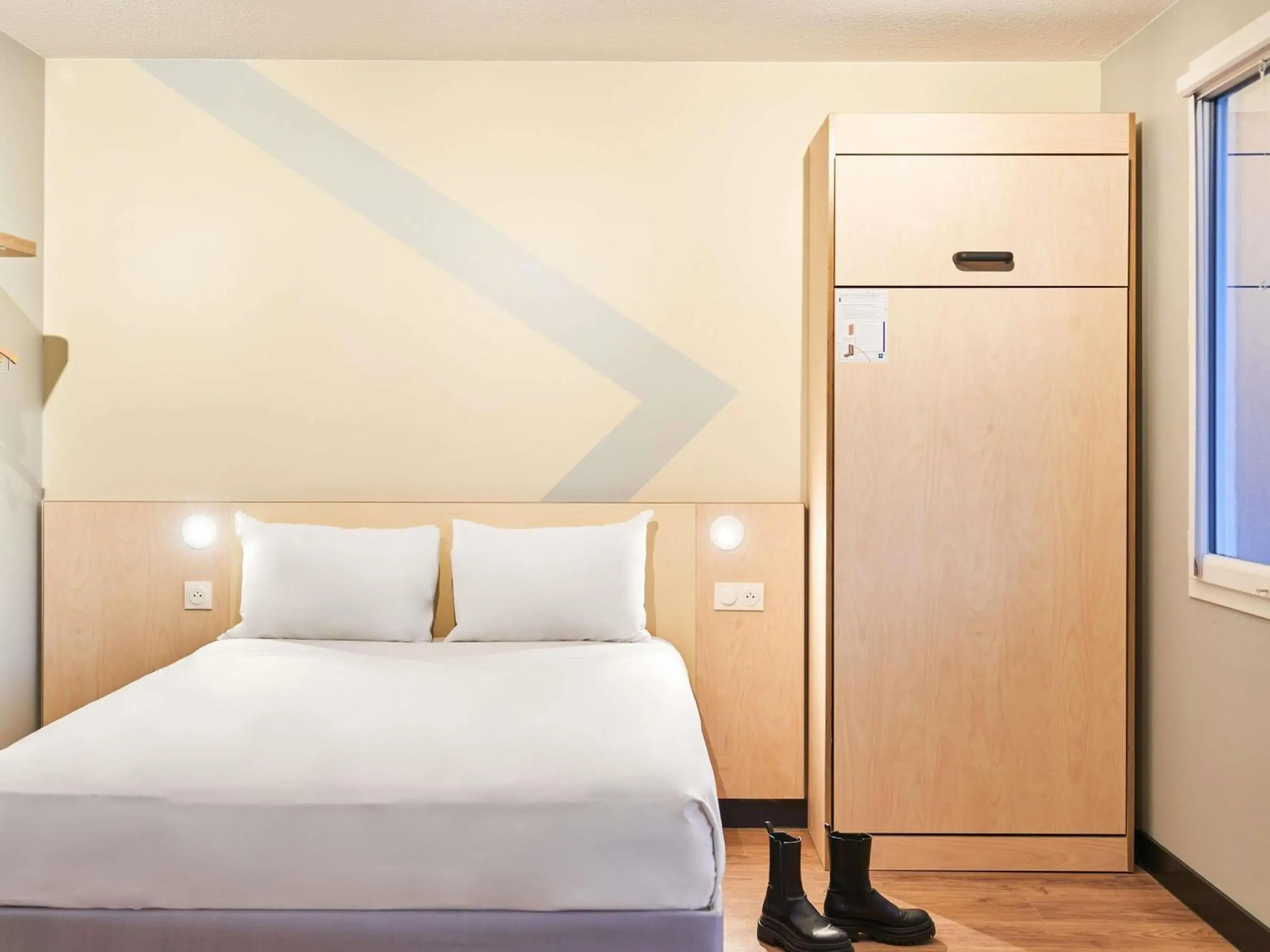 Bedroom, Bed in ibis budget Issy Les Moulineaux Paris Ouest Bedroom, Bed in ibis budget Issy Les Moulineaux Paris Ouest
