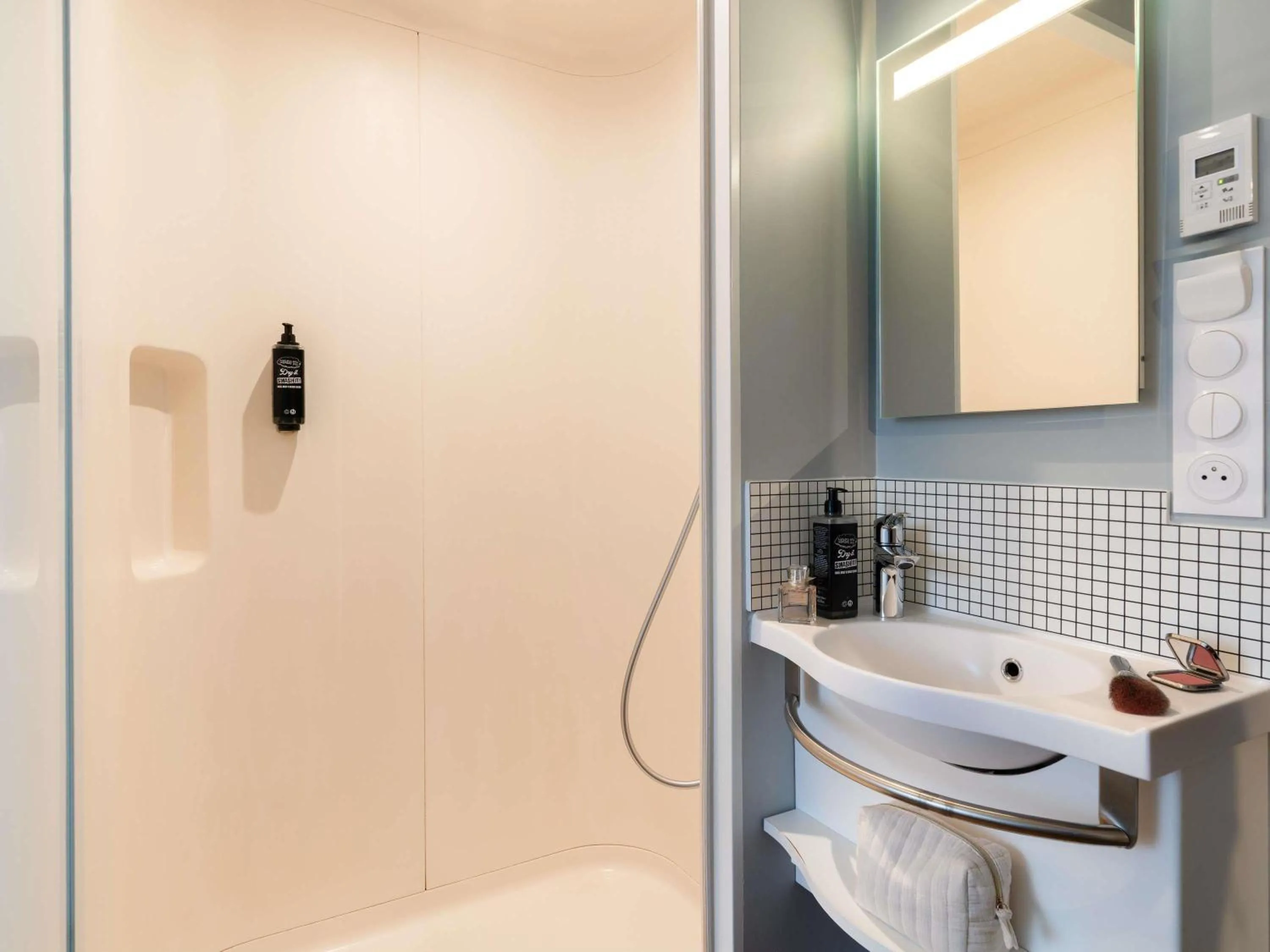 Bedroom in ibis budget Issy Les Moulineaux Paris Ouest