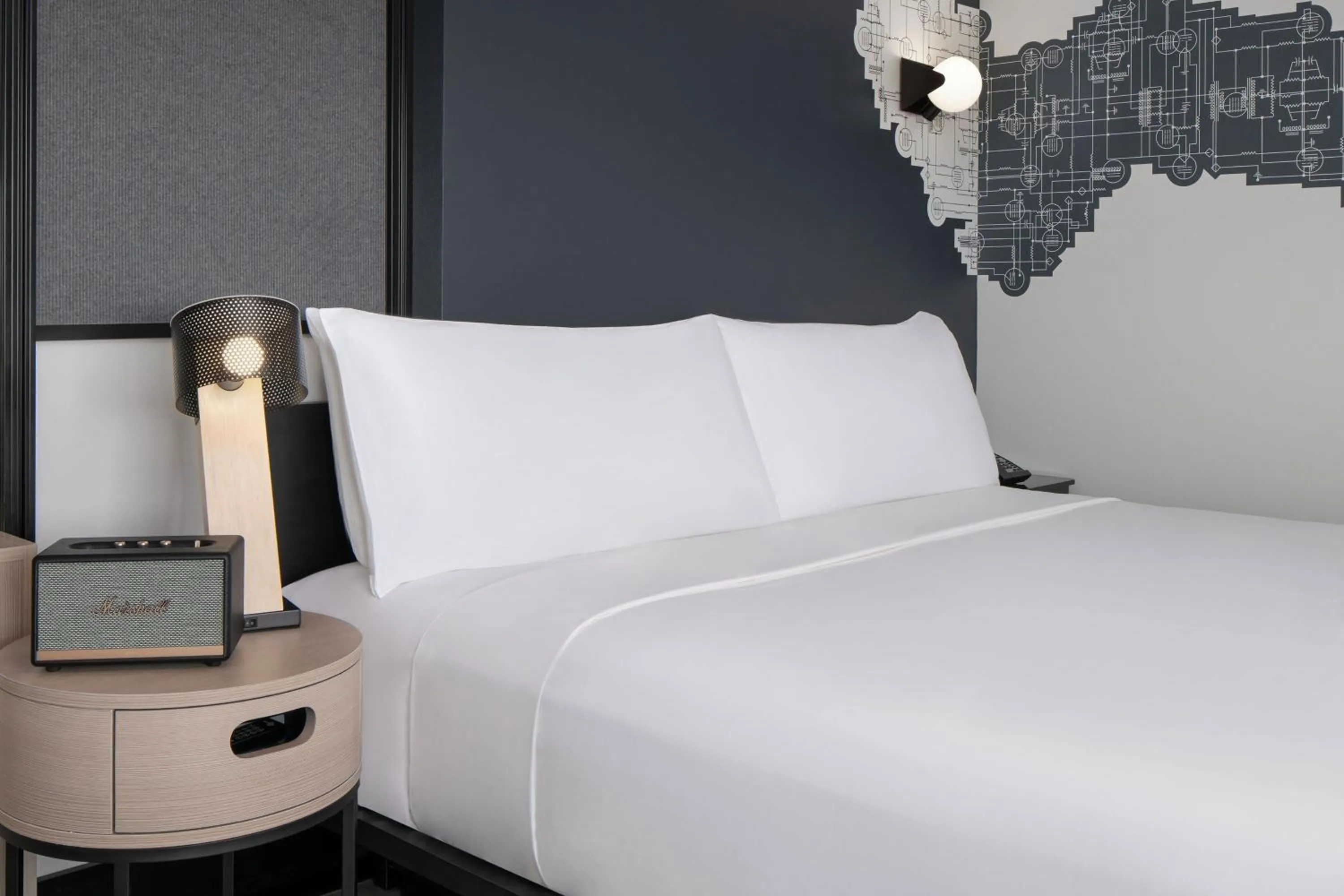 Photo of the whole room, Bed in Aloft Houston Shenandoah - The Woodlands