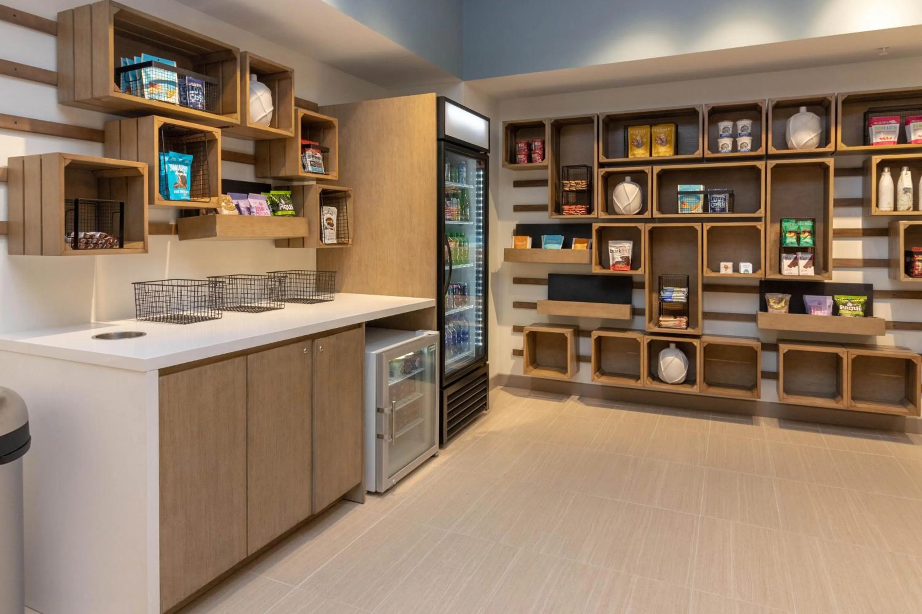 Restaurant/places to eat in Element St. Louis Midtown