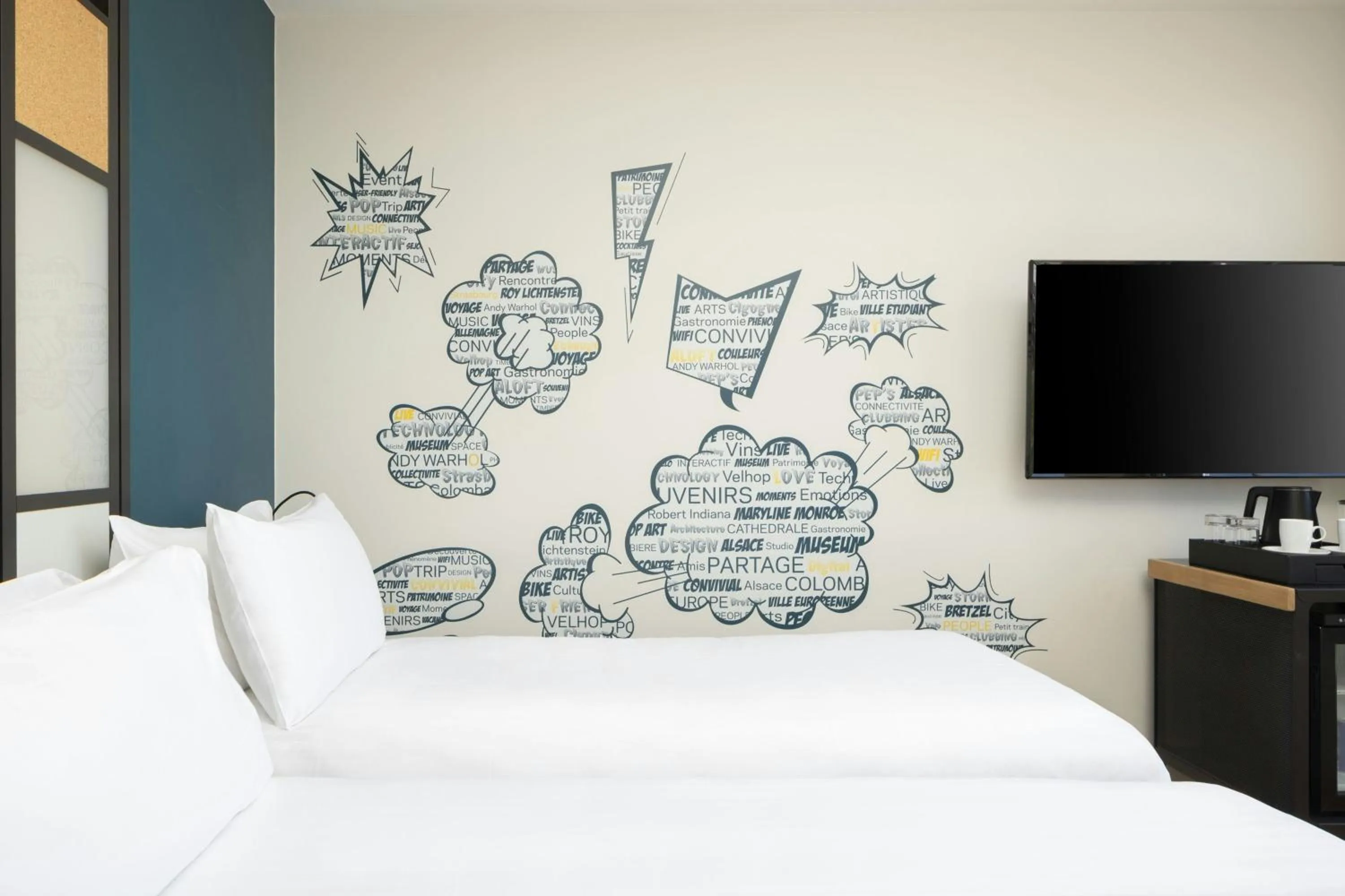 Photo of the whole room, Bed in Aloft Strasbourg City Centre