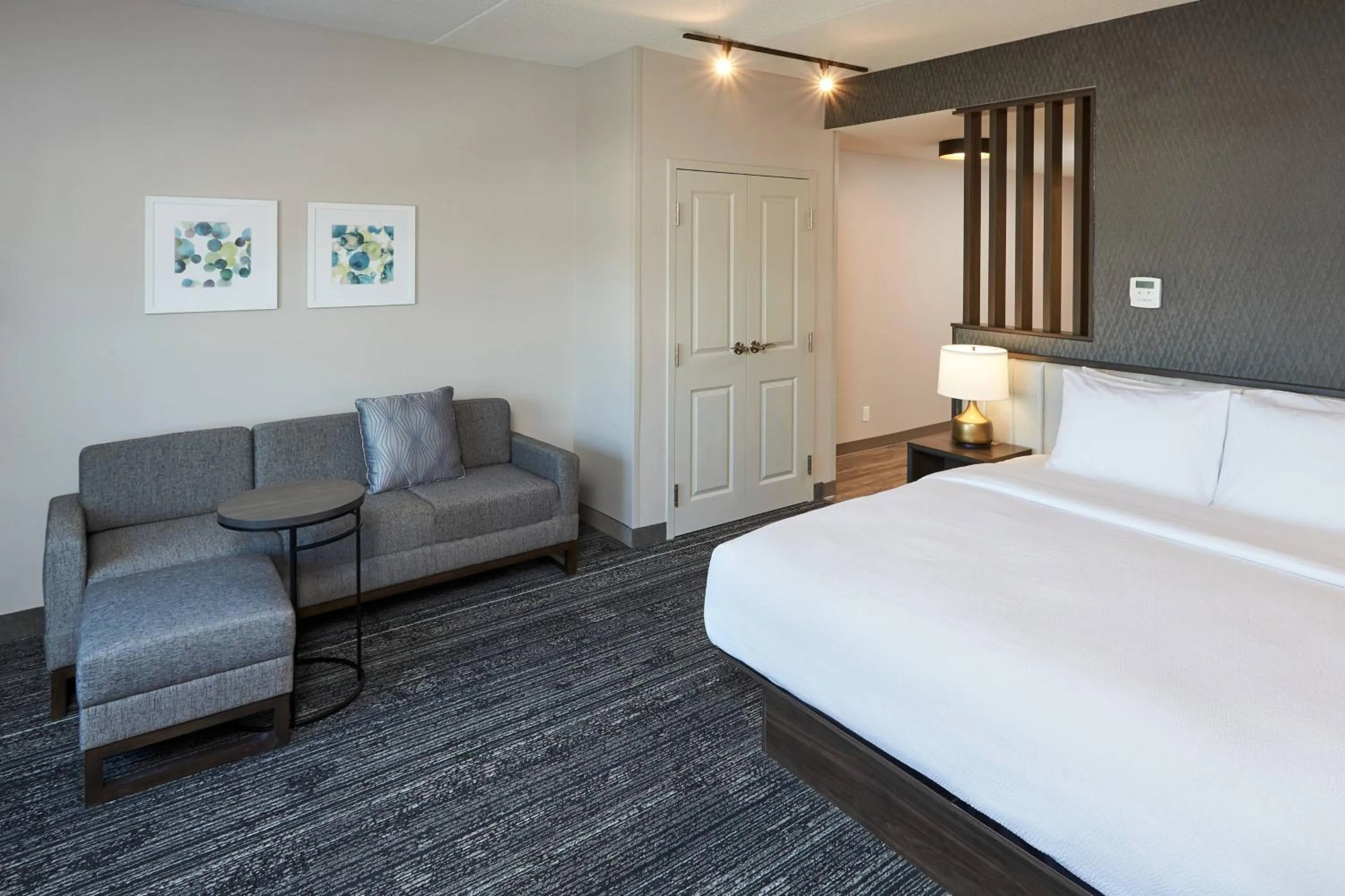 Bedroom, Bed in TownePlace Suites by Marriott Hamilton