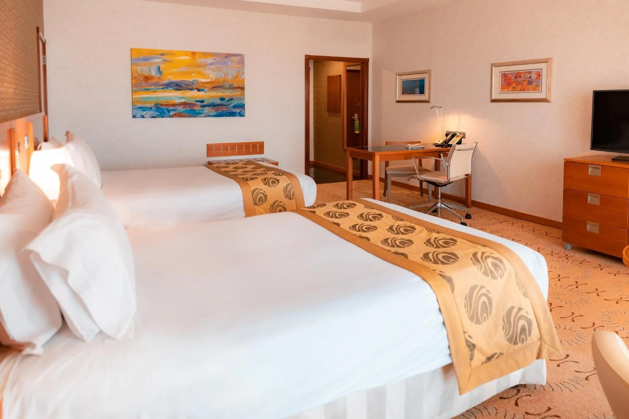 Photo of the whole room, Bed in Holiday Inn - Suites Kuwait Salmiya by IHG