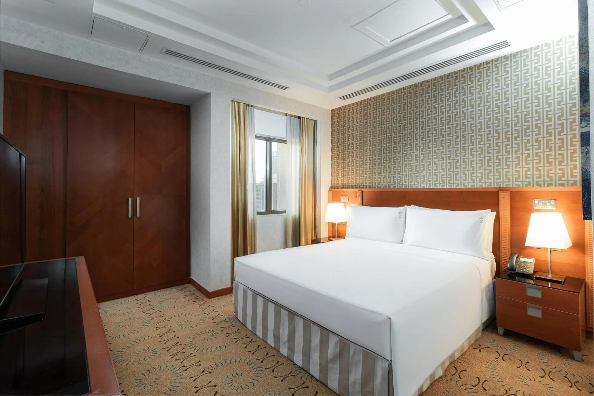 Photo of the whole room, Bed in Holiday Inn - Suites Kuwait Salmiya by IHG