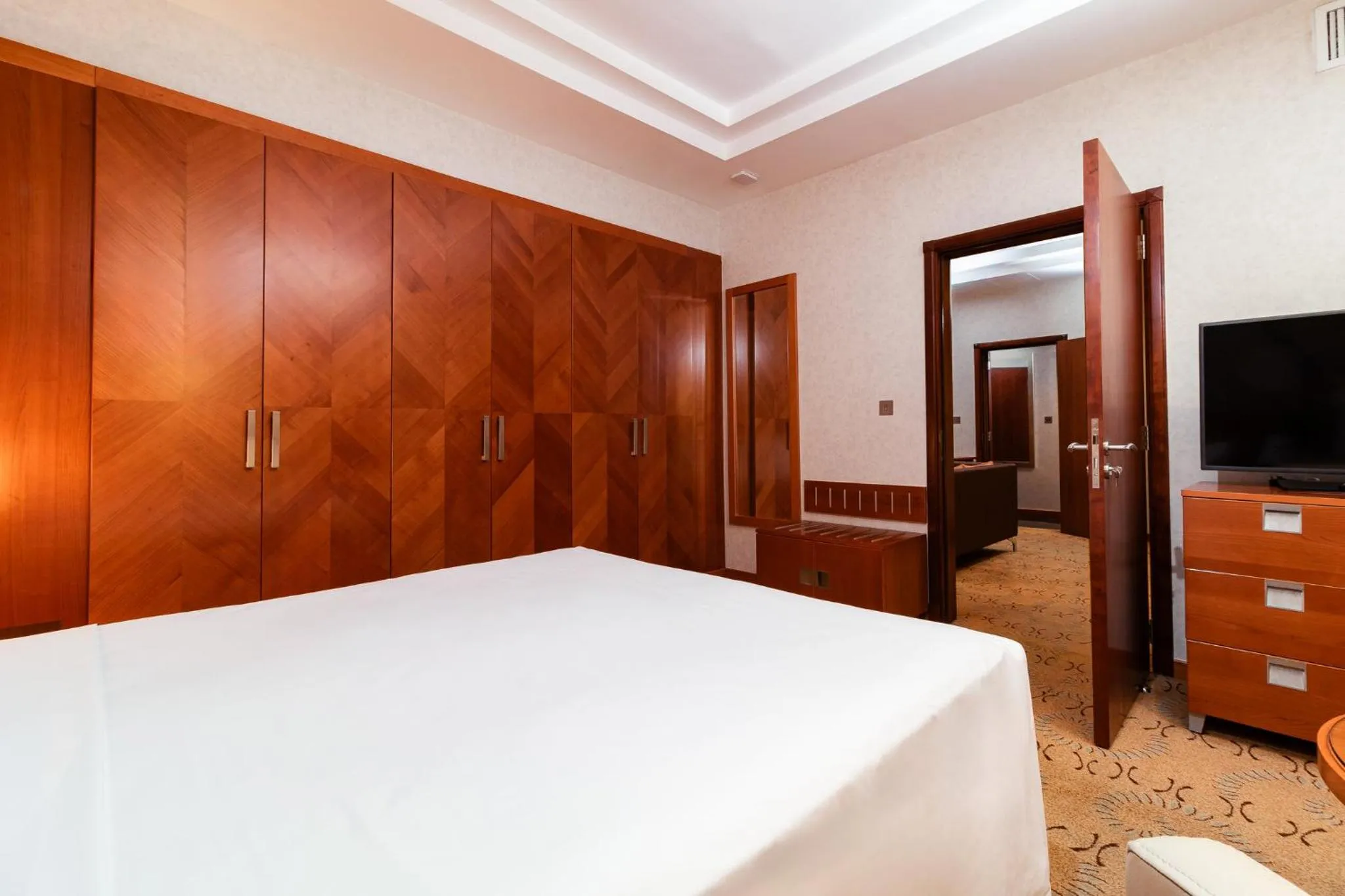 Photo of the whole room, Bed in Holiday Inn - Suites Kuwait Salmiya by IHG